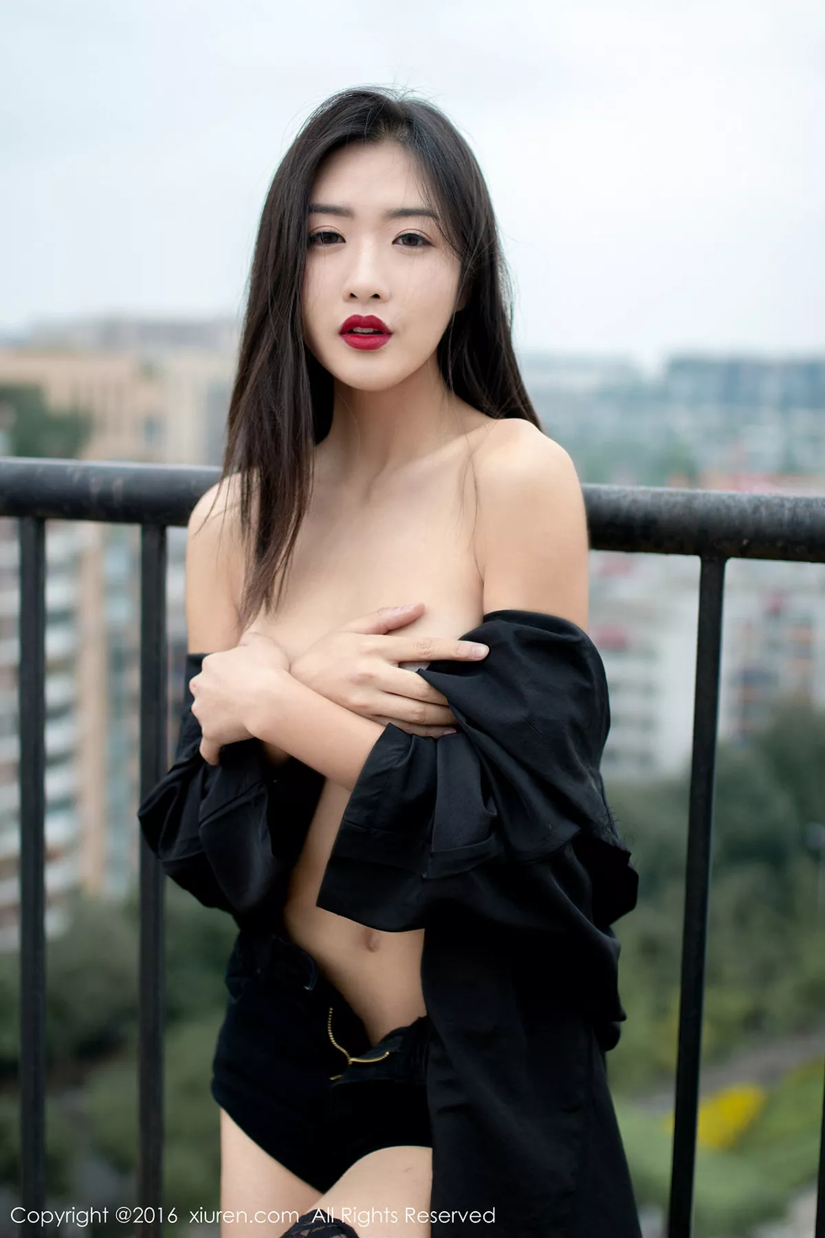 秀人集.com_[XiuRen秀人网]No.624_嫩模周琰琳LIN室外露天天台性感内衣黑色蕾丝袜迷人美腿写真49P