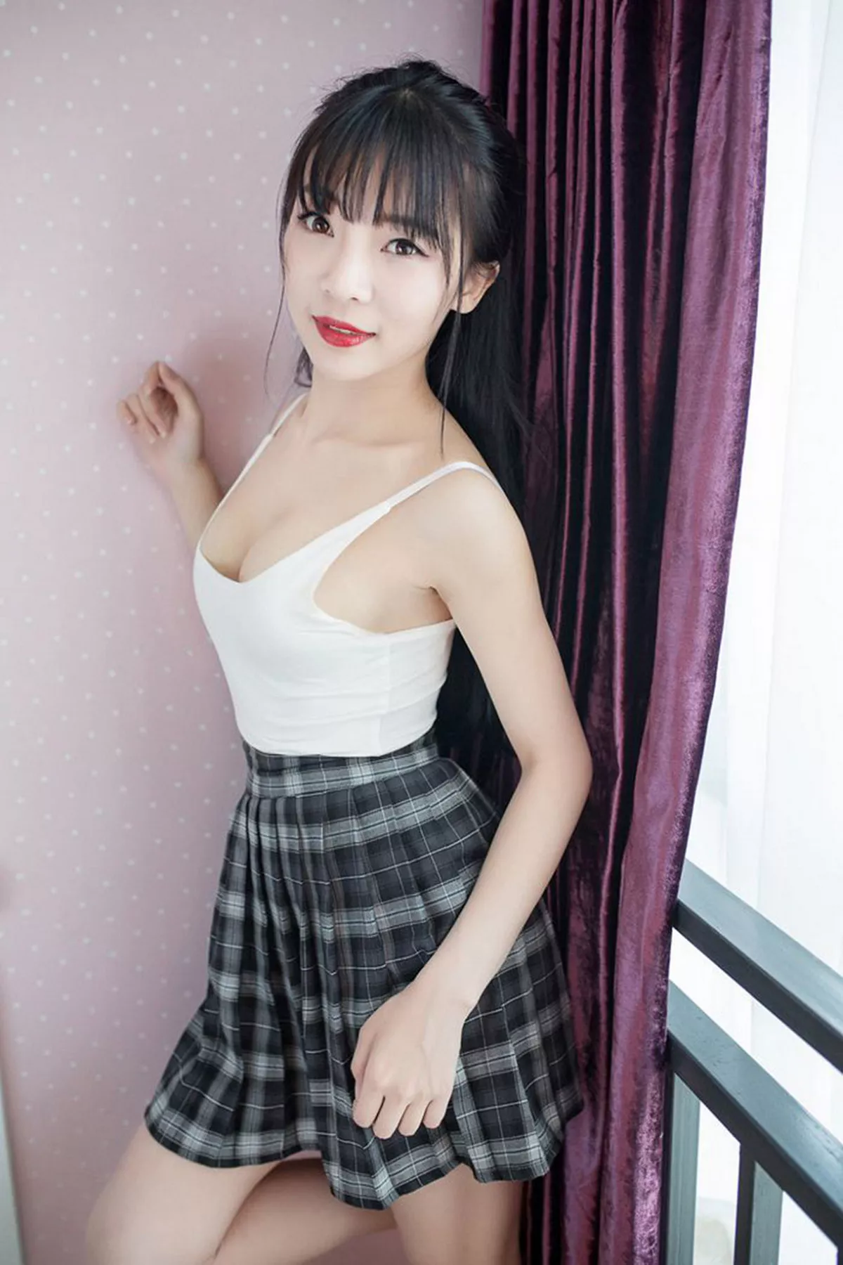 秀人集.com_[XiuRen秀人网]No.593_性感小萝莉Mio莉莉丝粉红吊带背心秀美胸迷人写真52P