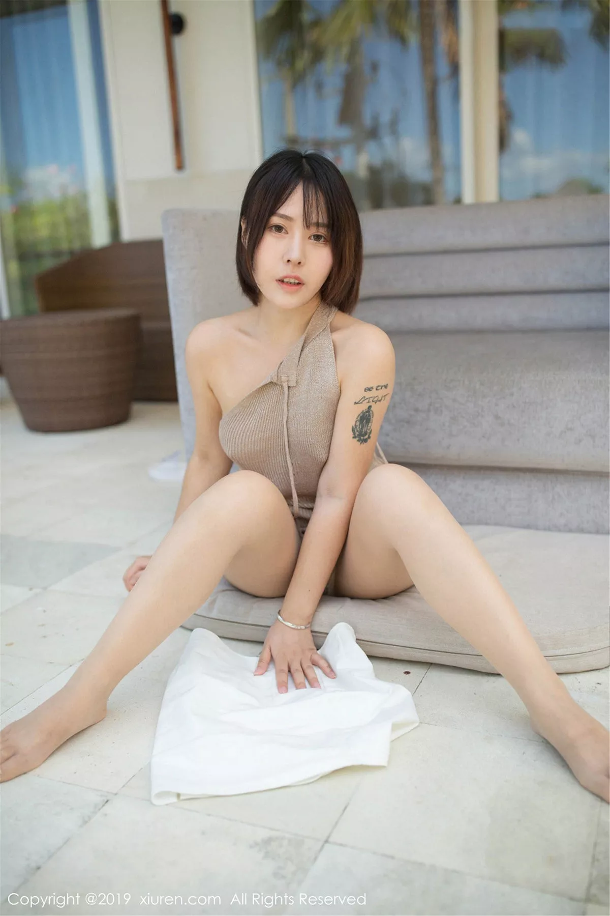 秀人集.com_[XiuRen秀人网]No.1598_女神Evelyn艾莉巴厘岛旅拍性感毛衣真空激凸秀惹火身材诱惑写真78P