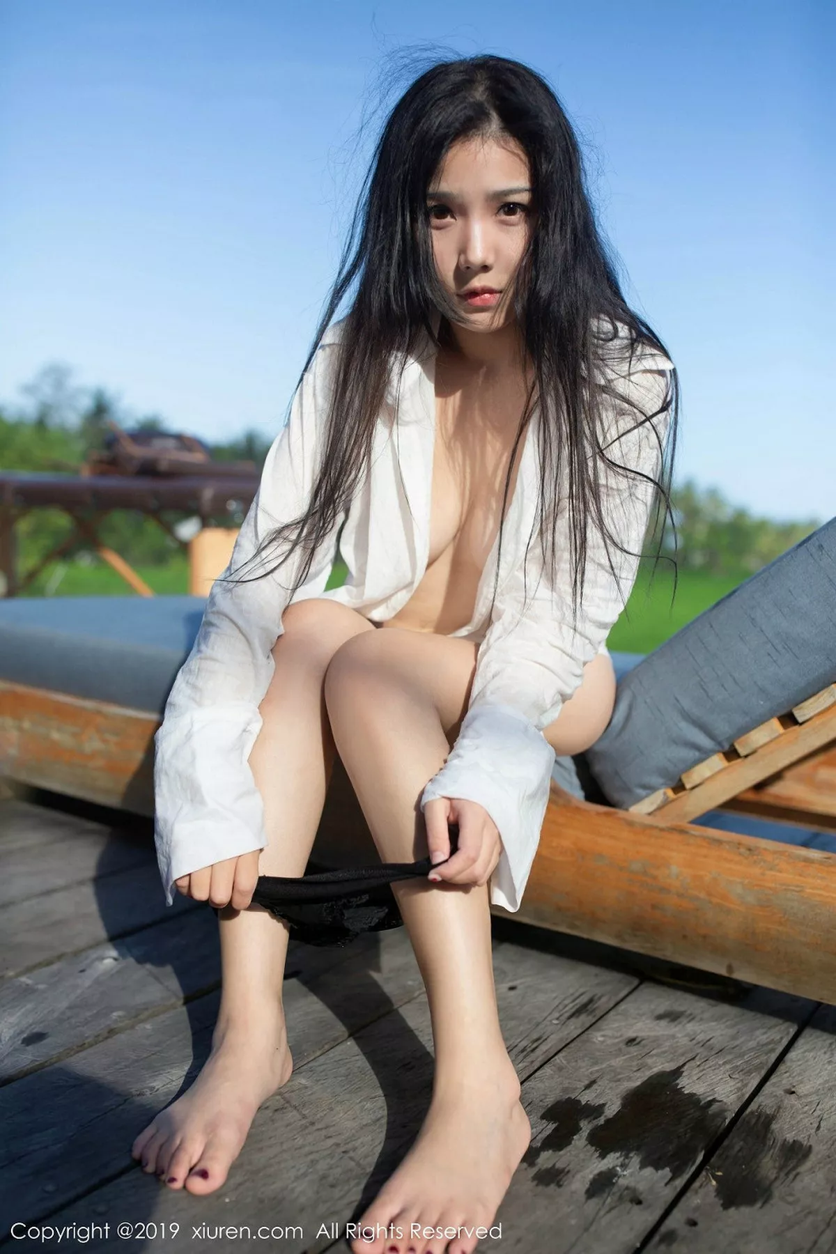 秀人集.com_[XiuRen秀人网]No.1634_女神徐微微mia巴厘岛旅拍户外真空白衬衣秀火辣身材诱惑写真65P