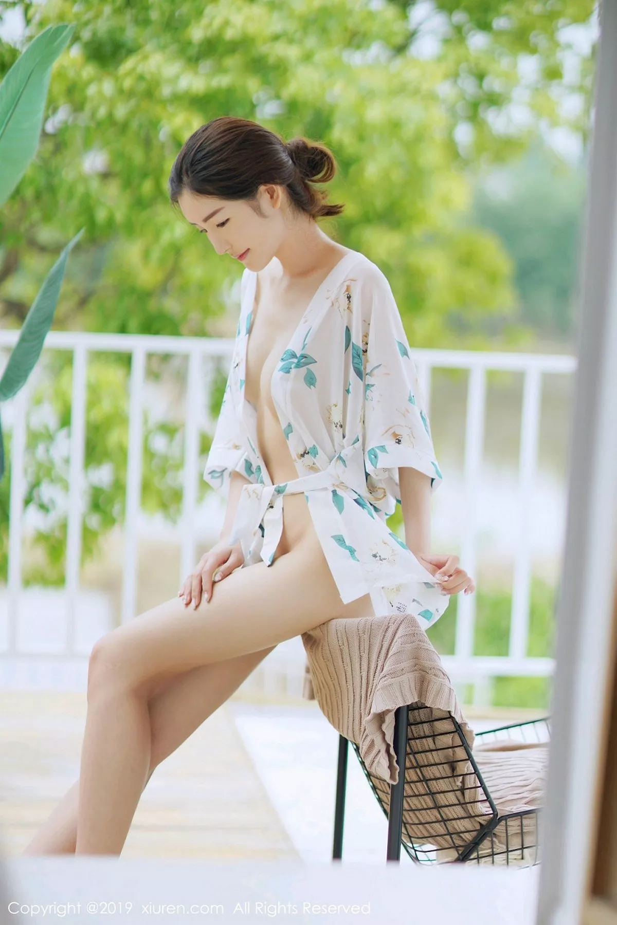 秀人集.com_[XiuRen秀人网]No.1613_嫩模沈梦瑶户外阳台椅子上真空魅惑睡衣露火辣身材诱惑写真50P