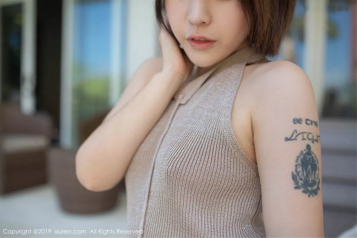 秀人集.com_[XiuRen秀人网]No.1598_女神Evelyn艾莉巴厘岛旅拍性感毛衣真空激凸秀惹火身材诱惑写真78P