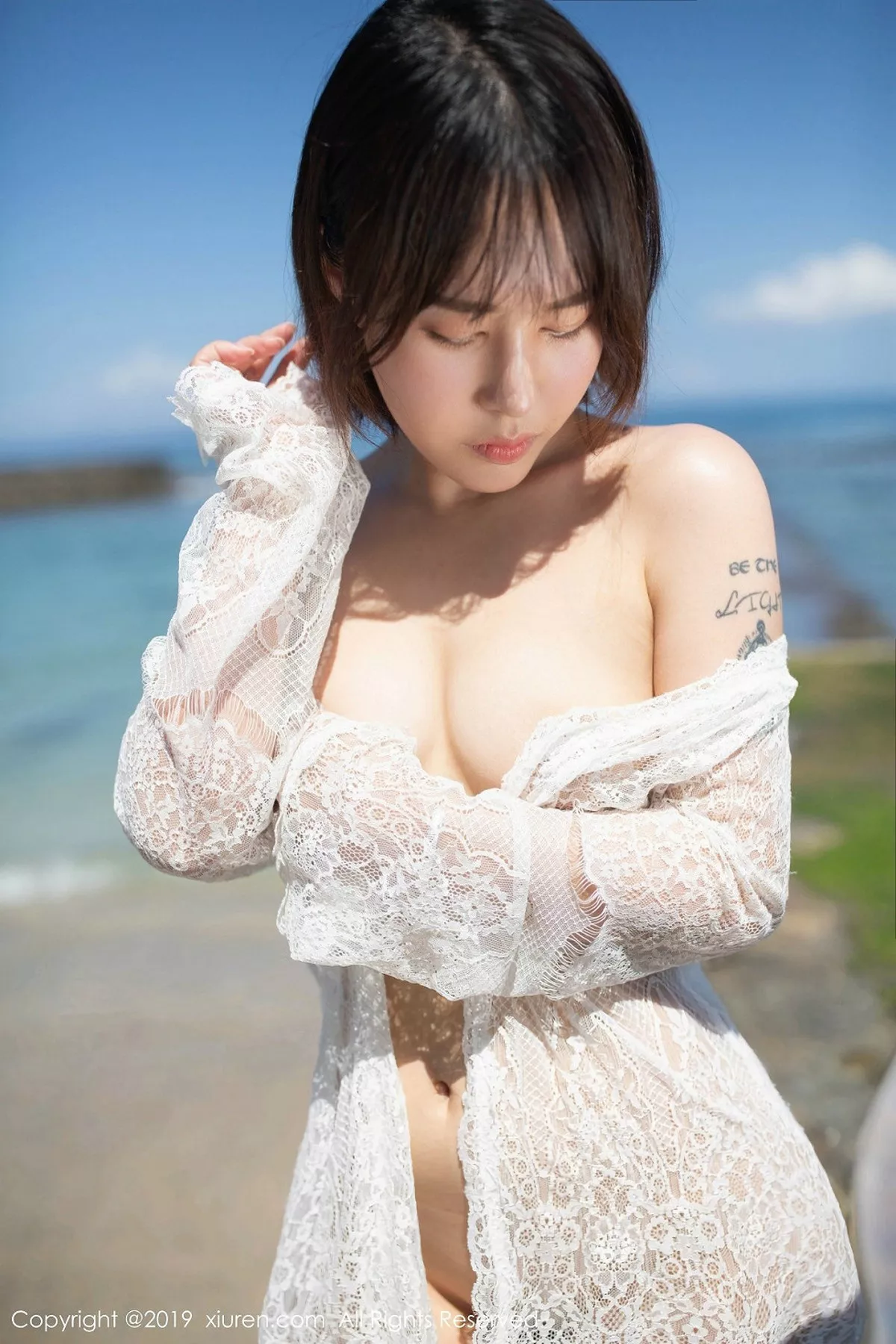 秀人集.com_[XiuRen秀人网]No.1612_女神Evelyn艾莉巴厘岛旅拍性感激凸内衣+真空婚纱诱惑写真90P