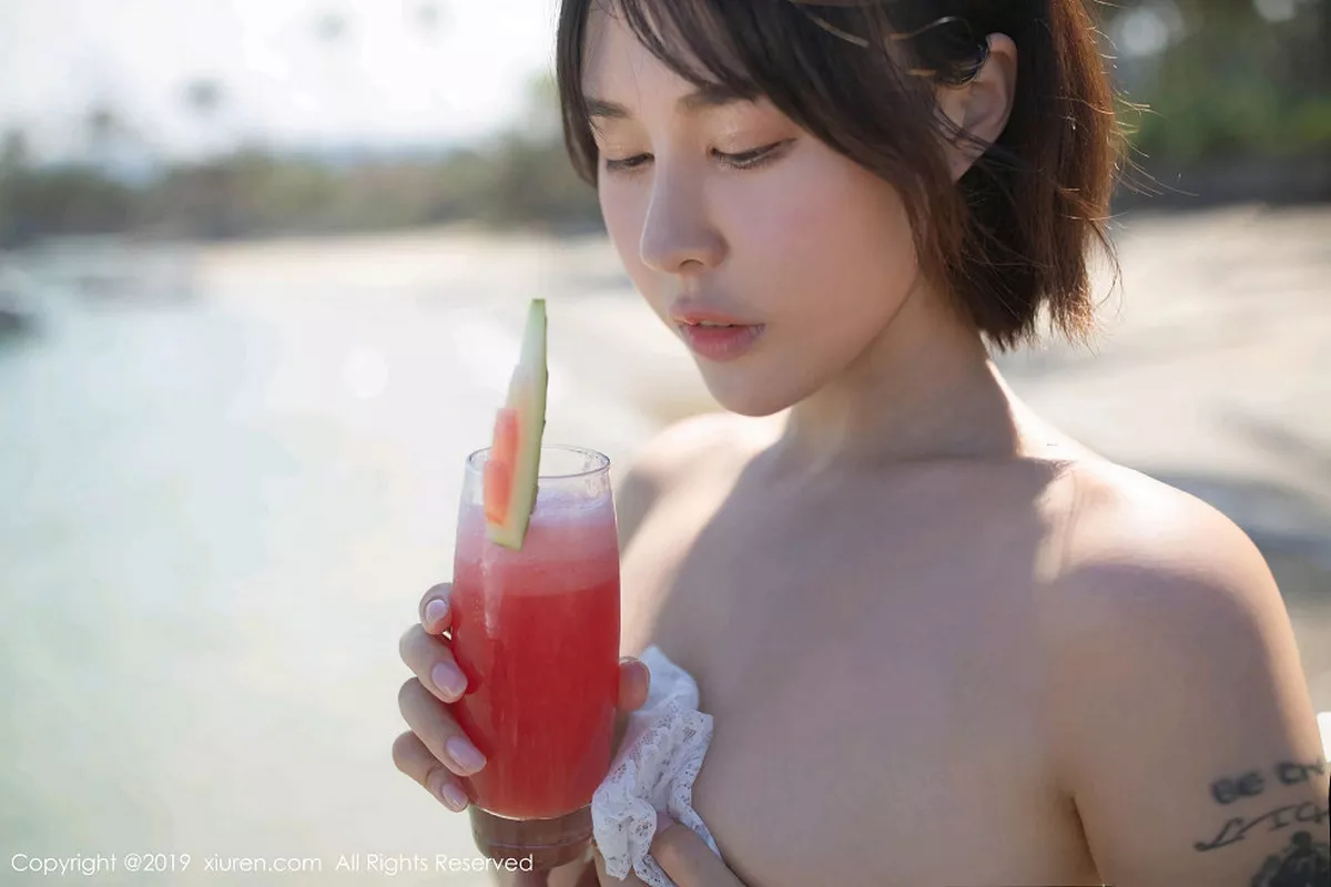 秀人集.com_[XiuRen秀人网]No.1612_女神Evelyn艾莉巴厘岛旅拍性感激凸内衣+真空婚纱诱惑写真90P