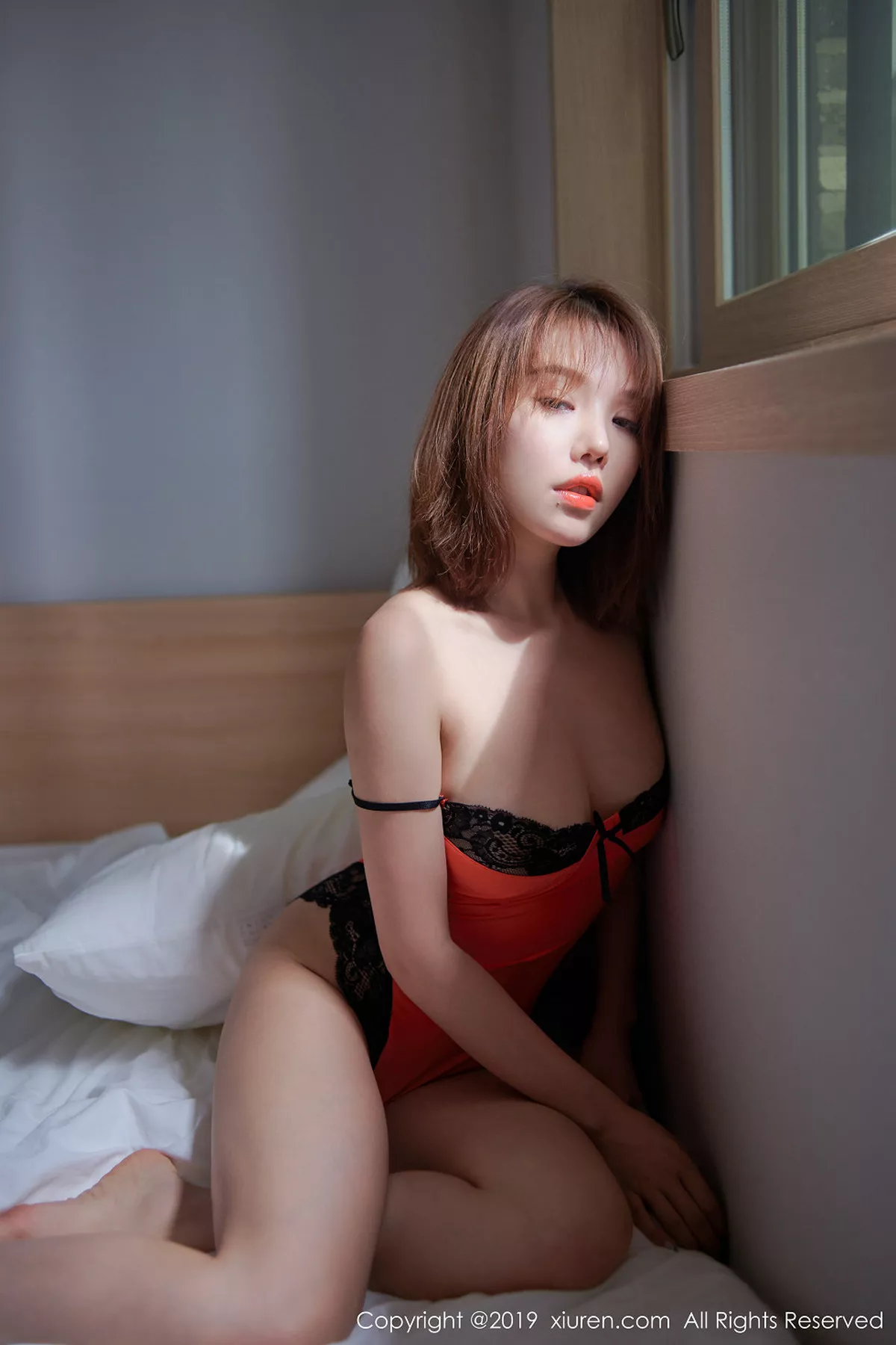 秀人集.com_[XiuRen秀人网]No.1684_女神黄乐然韩国旅拍户外白色蕾丝内衣露豪乳半球惹火诱惑写真54P