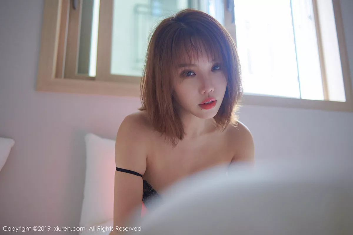 秀人集.com_[XiuRen秀人网]No.1684_女神黄乐然韩国旅拍户外白色蕾丝内衣露豪乳半球惹火诱惑写真54P
