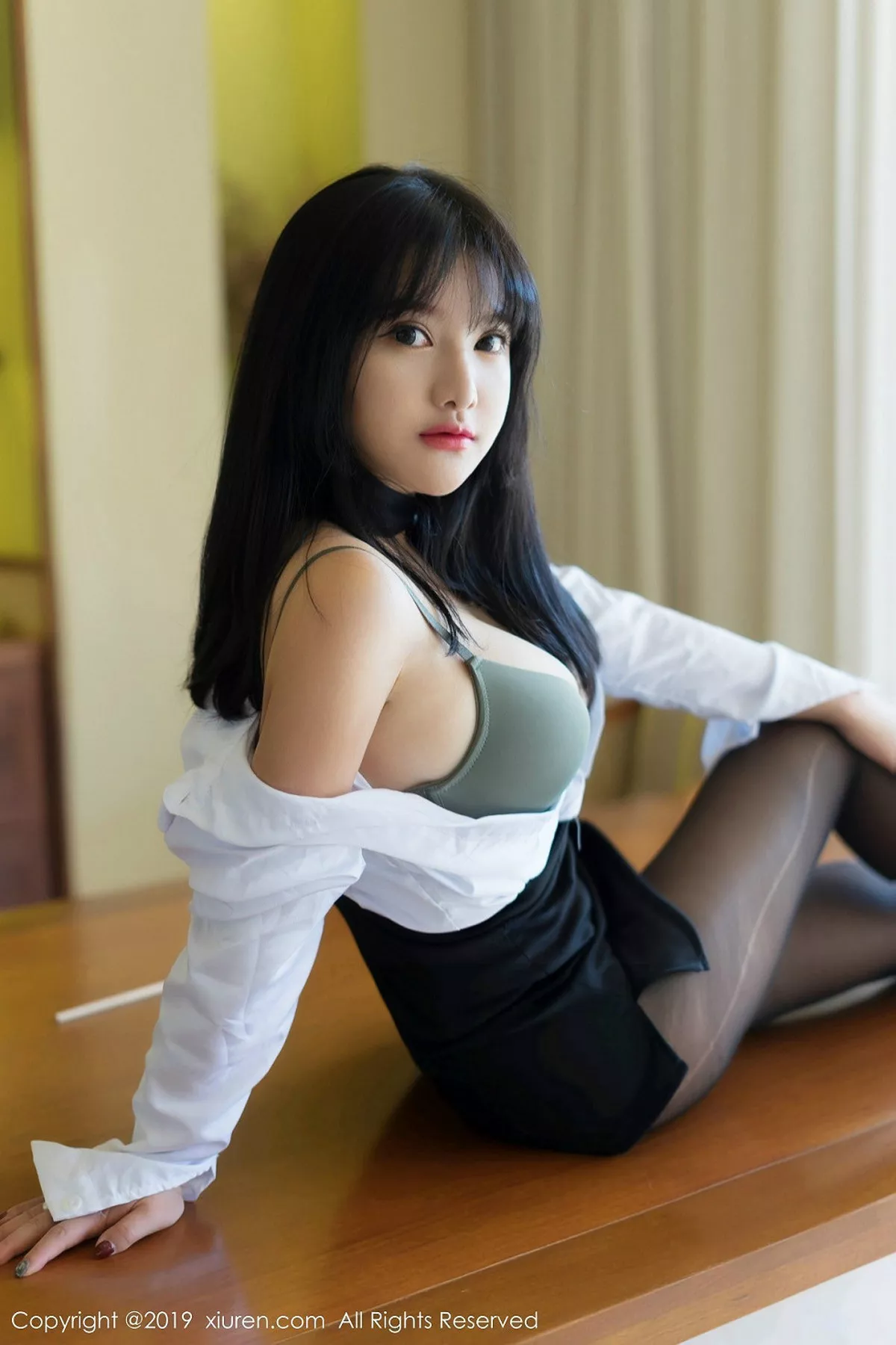 秀人集.com_[XiuRen秀人网]No.1653_巨乳嫩模小尤奈富国岛旅拍黑短裙配无内黑丝裤袜极致诱惑写真53P