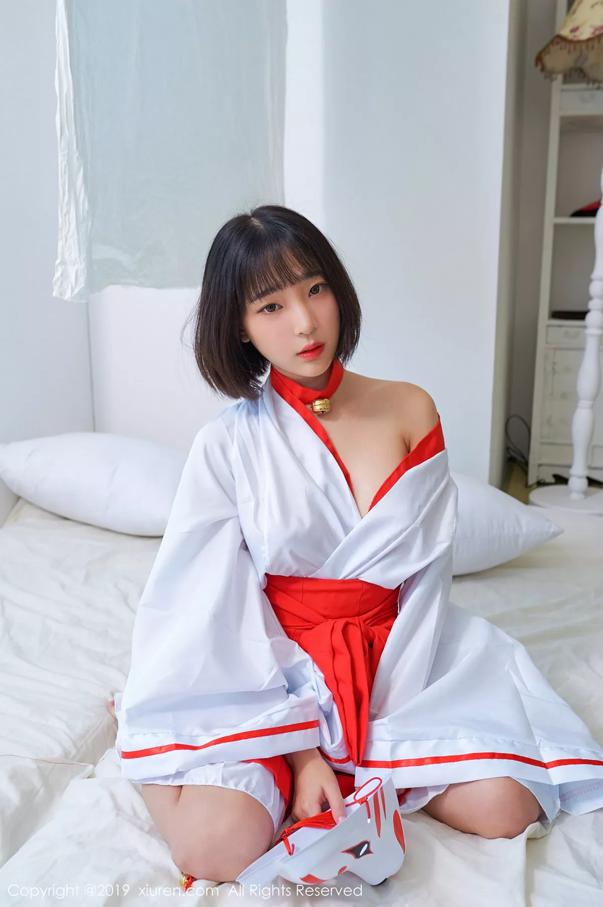 秀人集.com_[XiuRen秀人网]No.1702_模特_卿卿韩国旅拍私房面具魅惑半露豪乳+户外比基尼性感写真68P