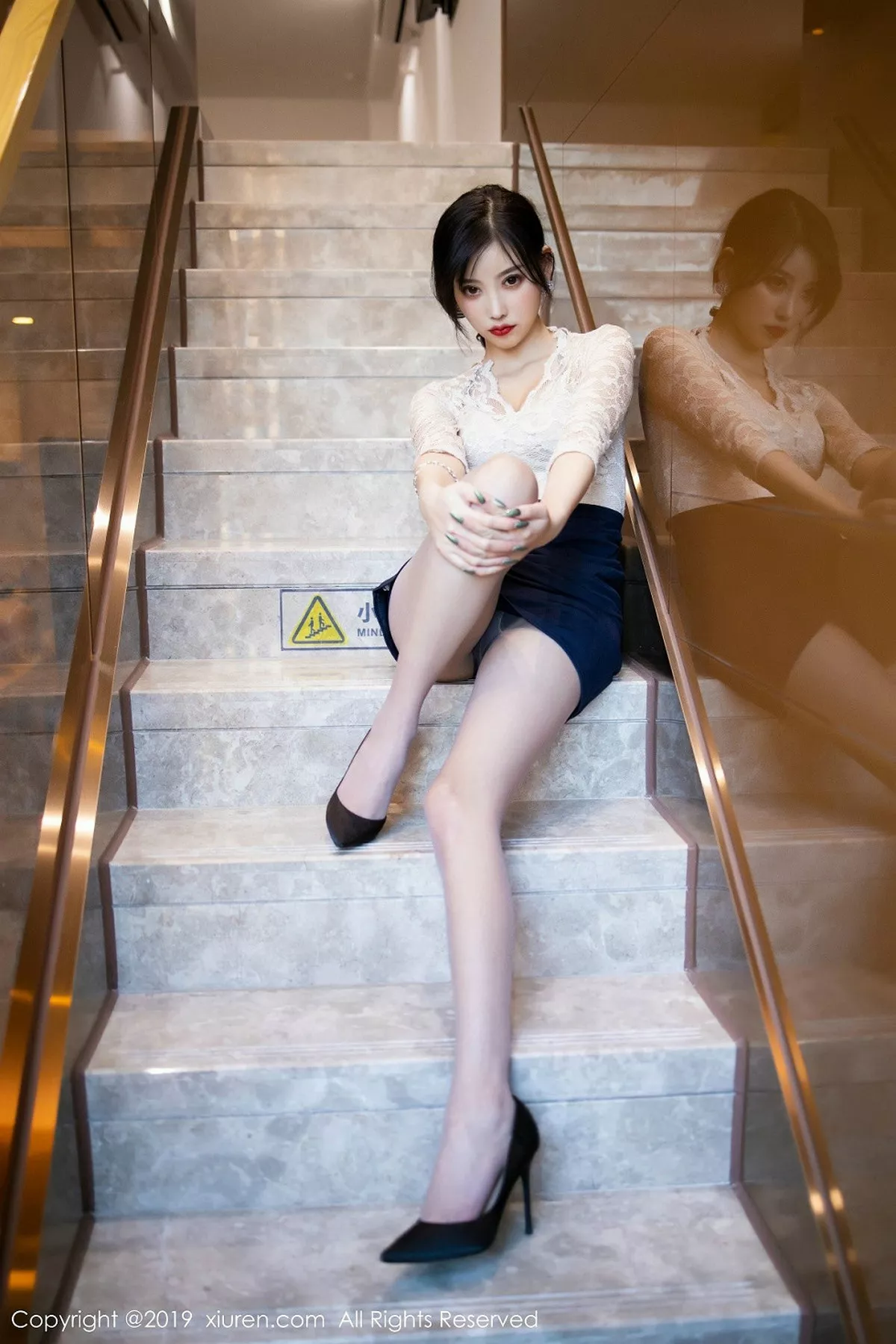 秀人集.com_[XiuRen秀人网]No.1717_女神杨晨晨sugar优雅吊裙配肉丝裤袜秀完美身材销魂诱惑写真70P