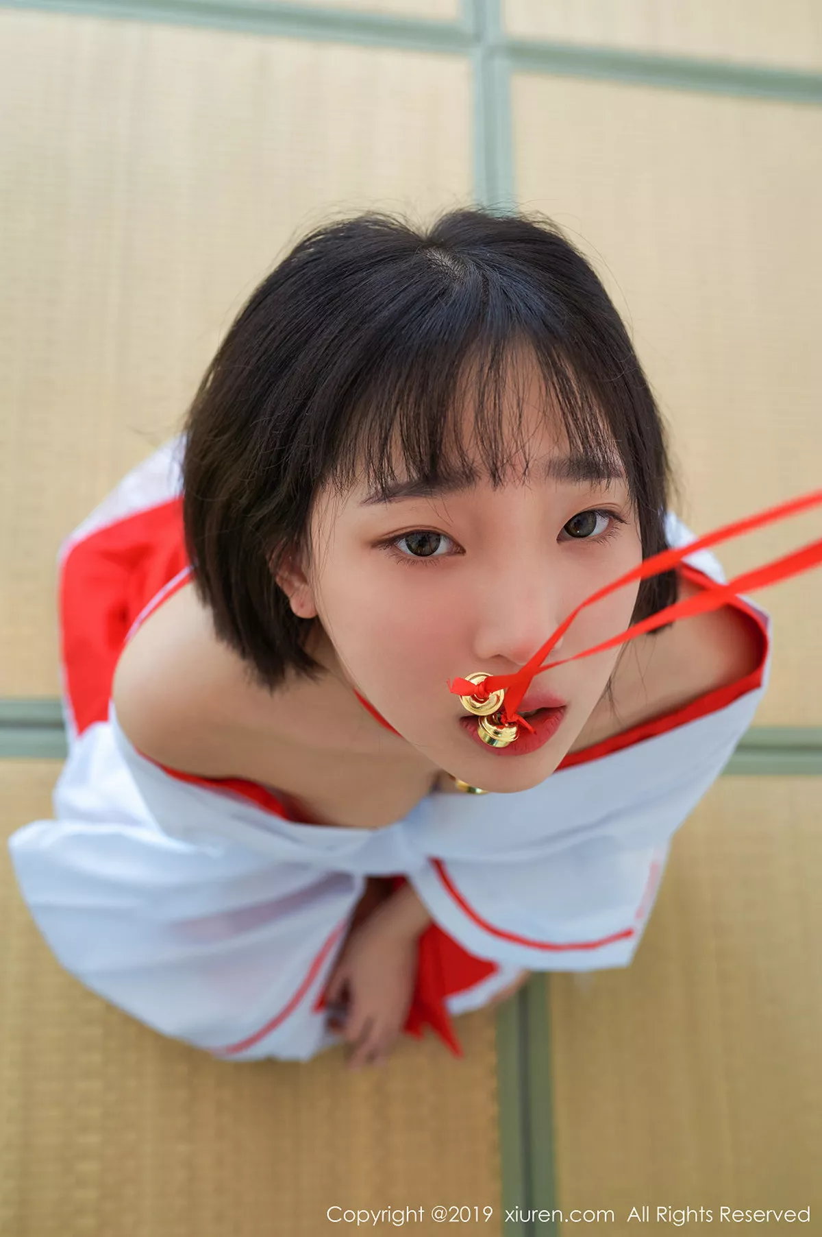 秀人集.com_[XiuRen秀人网]No.1702_模特_卿卿韩国旅拍私房面具魅惑半露豪乳+户外比基尼性感写真68P