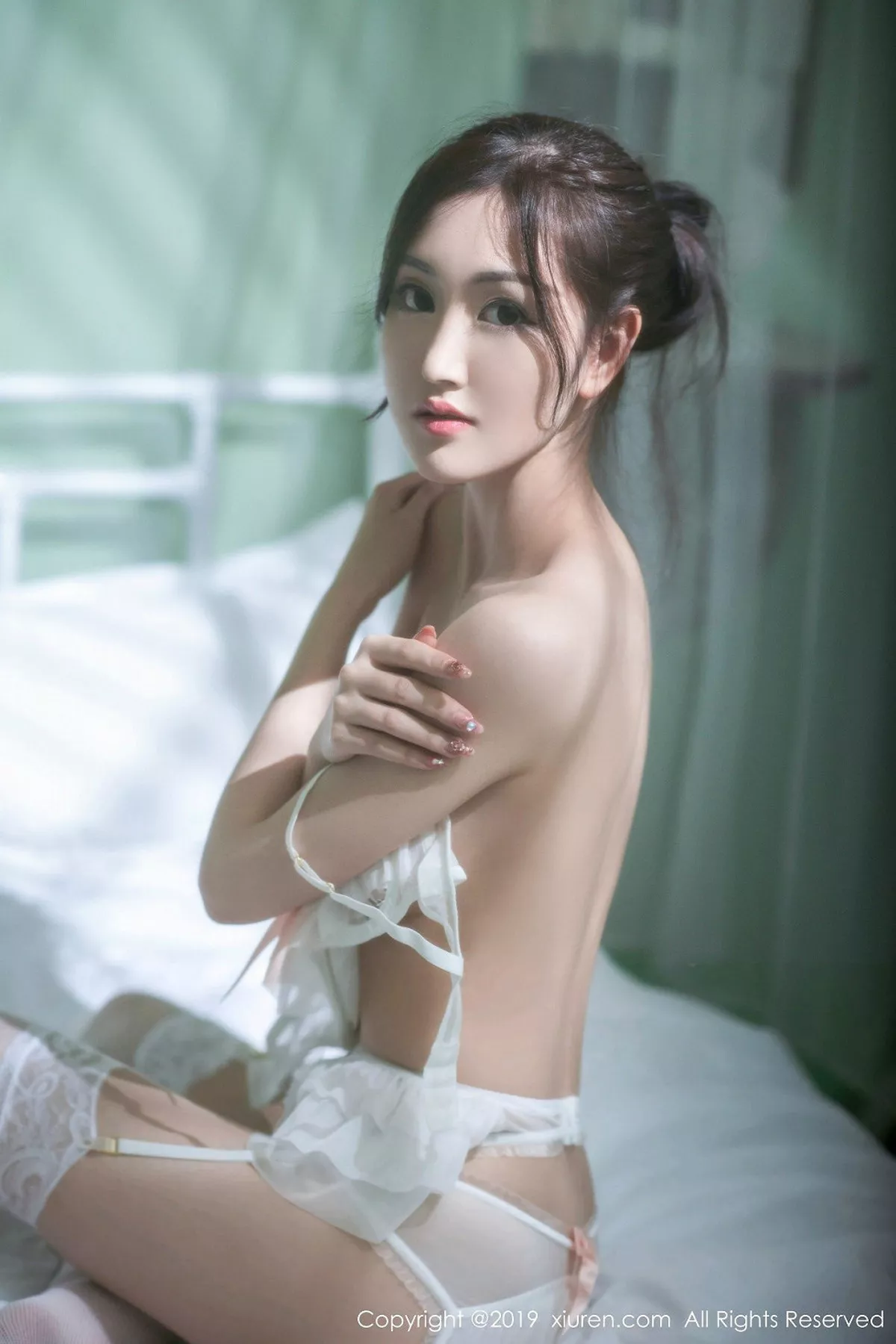 秀人集.com_[XiuRen秀人网]No.1693_嫩模沈梦瑶私房白色蕾丝情趣内衣配吊带蕾丝袜撩人魅惑写真40P