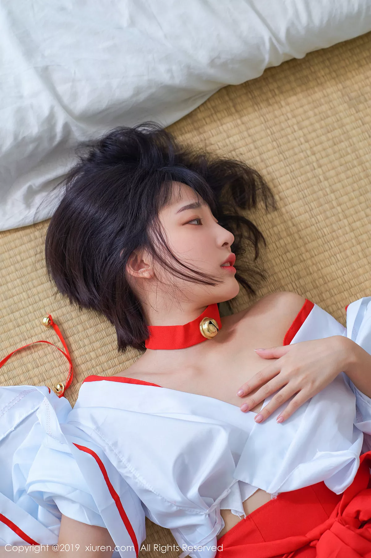 秀人集.com_[XiuRen秀人网]No.1702_模特_卿卿韩国旅拍私房面具魅惑半露豪乳+户外比基尼性感写真68P