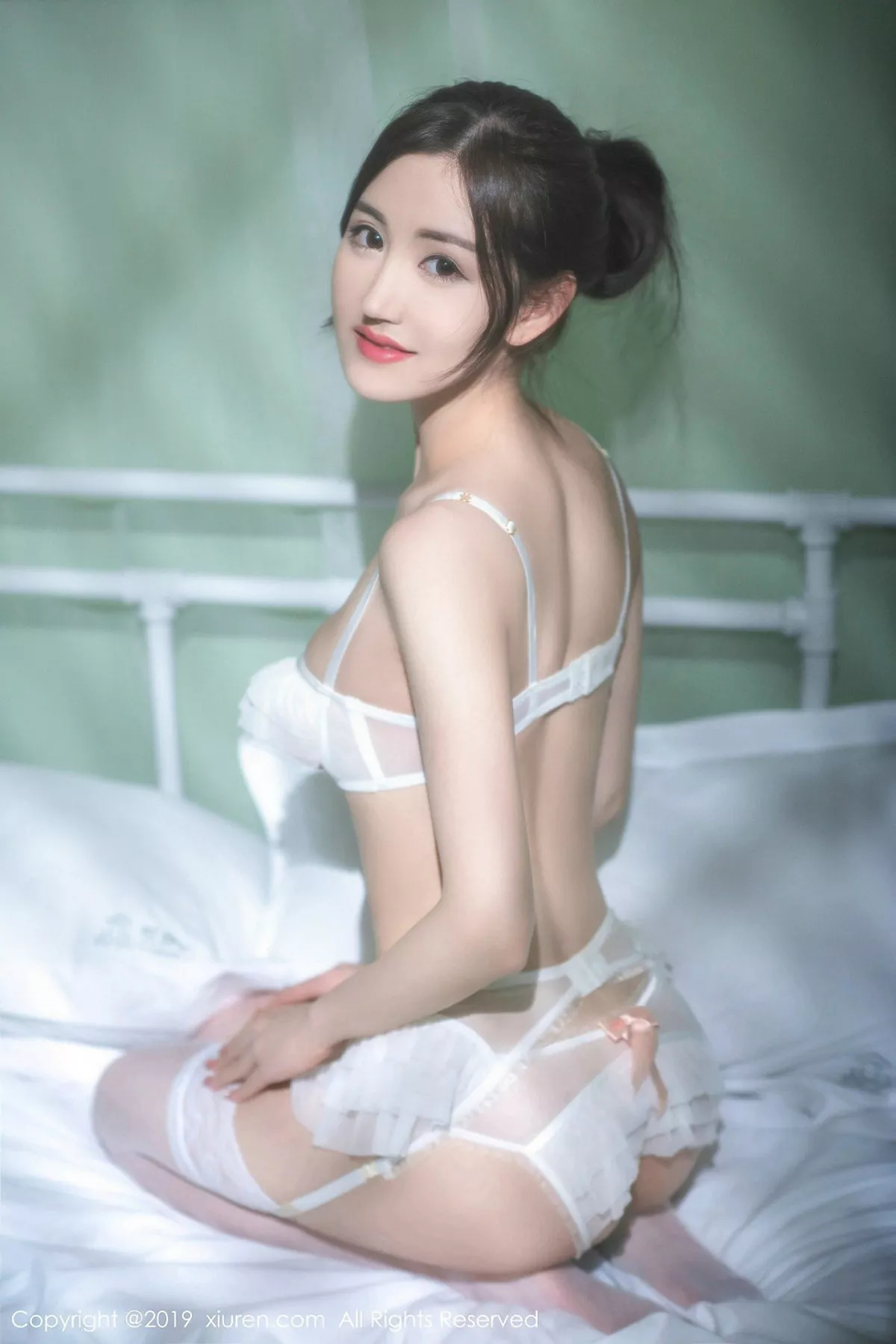 秀人集.com_[XiuRen秀人网]No.1693_嫩模沈梦瑶私房白色蕾丝情趣内衣配吊带蕾丝袜撩人魅惑写真40P