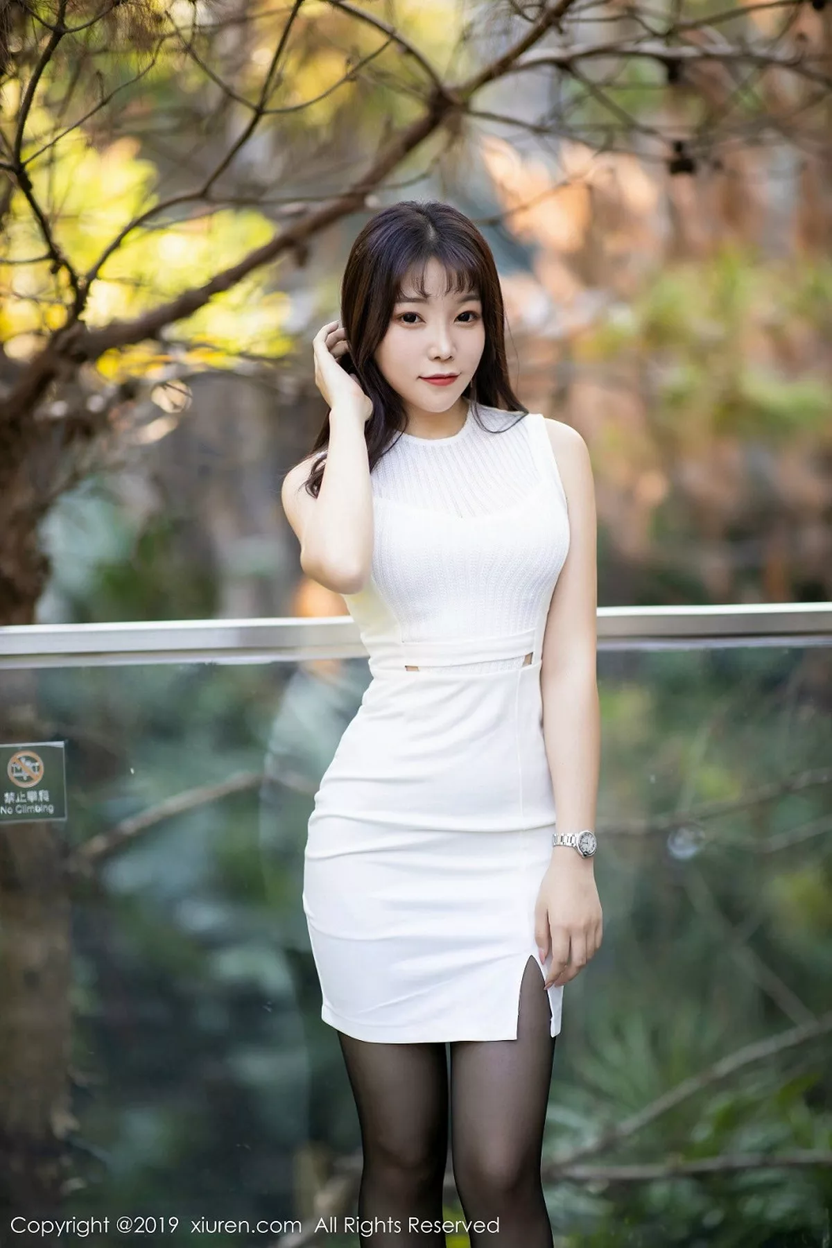 秀人集.com_[XiuRen秀人网]No.1714_女神芝芝Booty室外典雅短裙+私房魅惑黑丝秀完美身材诱惑写真66P