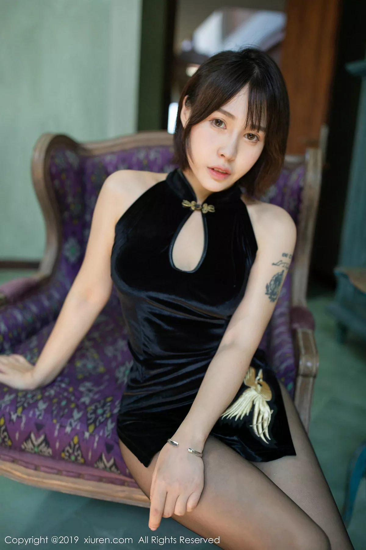 秀人集.com_[XiuRen秀人网]No.1773_女神Evelyn艾莉巴厘岛旅拍私房古韵旗袍配黑丝袜完美诱惑写真50P