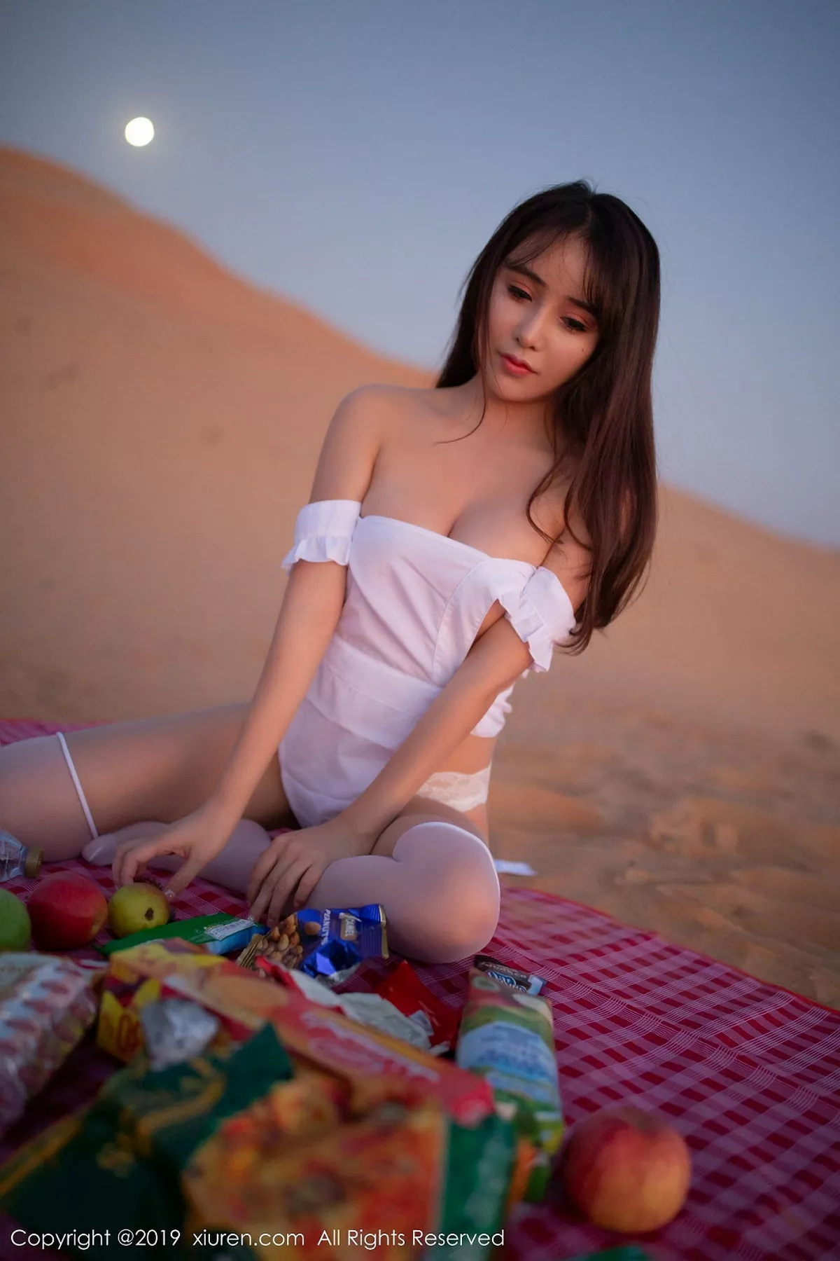 秀人集.com_[XiuRen秀人网]No.1825_嫩模陶喜乐_lele东欧旅拍沙漠野餐外拍半脱露豪乳诱惑写真57P