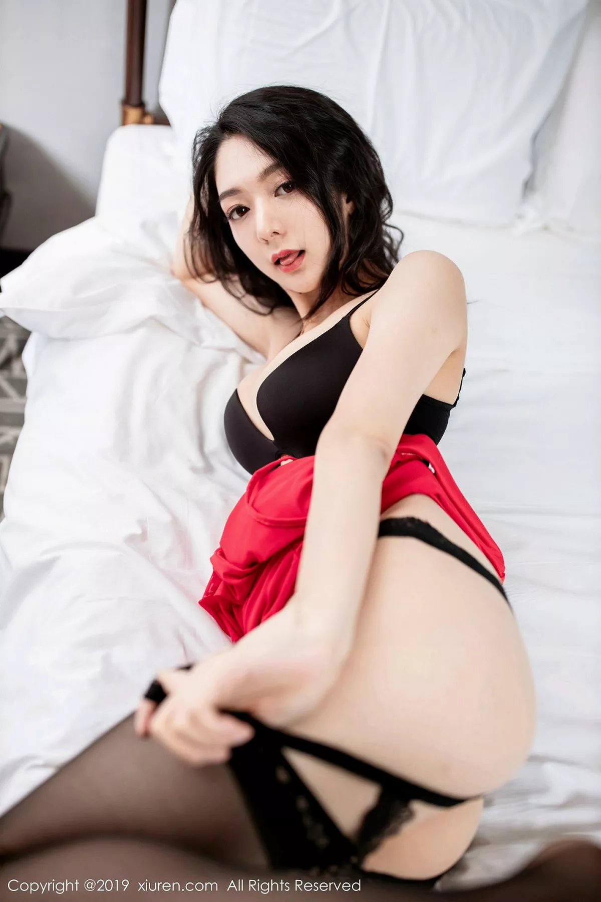 秀人集.com_[XiuRen秀人网]No.1844_女神Angela小热巴艳红吊裙配吊带黑丝袜秀完美身材诱惑写真62P