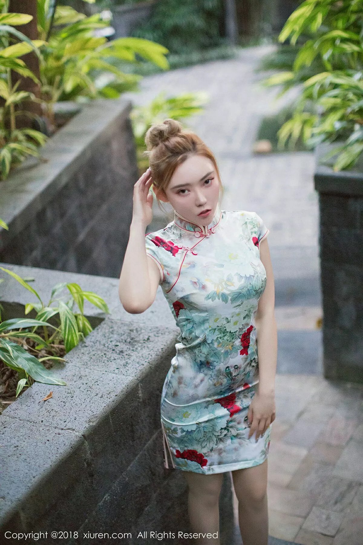 秀人集.com_[XiuRen秀人网]No.1237_嫩模萌汉药baby半脱旗袍秀超薄无内肉丝裤袜翘臀诱惑写真60P