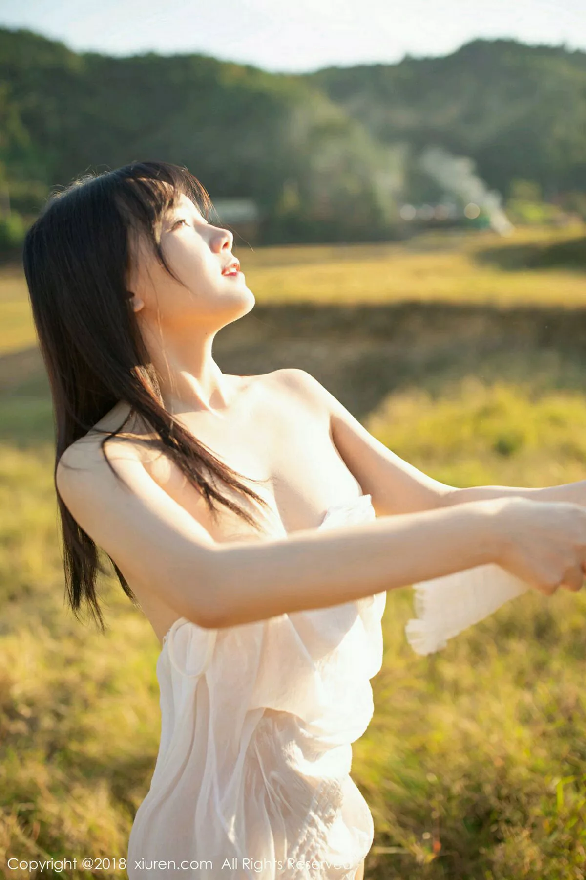 秀人集.com_[XiuRen秀人网]No.1238_女神徐微微mia户外白色薄纱半脱露豪乳翘臀极致诱惑写真40P