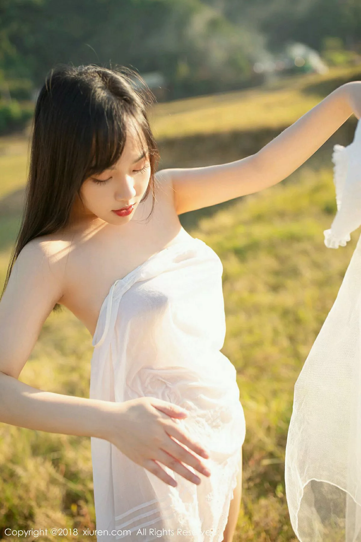秀人集.com_[XiuRen秀人网]No.1238_女神徐微微mia户外白色薄纱半脱露豪乳翘臀极致诱惑写真40P