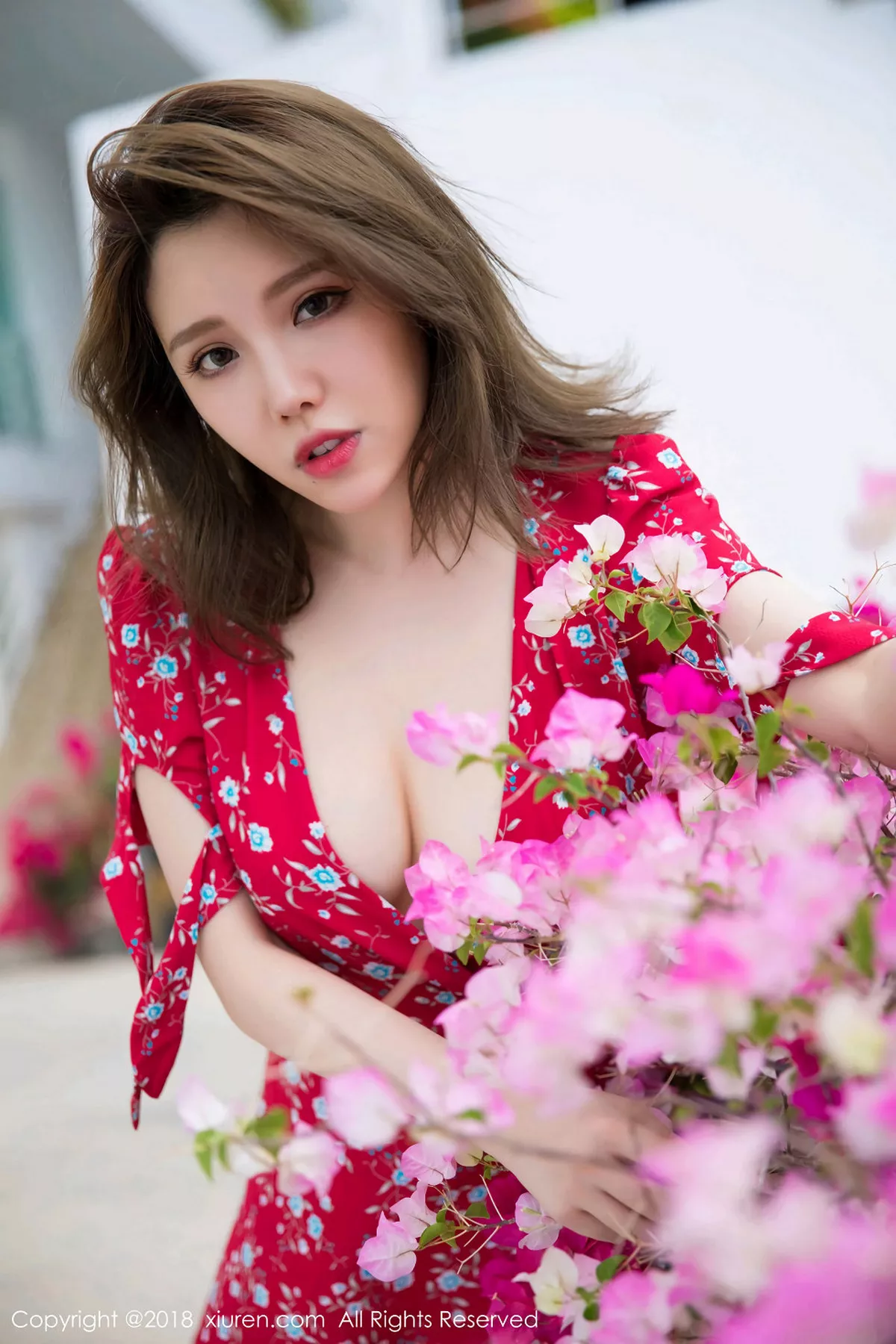 秀人集.com_[XiuRen秀人网]No.1284_女神黄乐然户外性感红色连身裙低胸露傲人豪乳妩媚诱惑写真51P