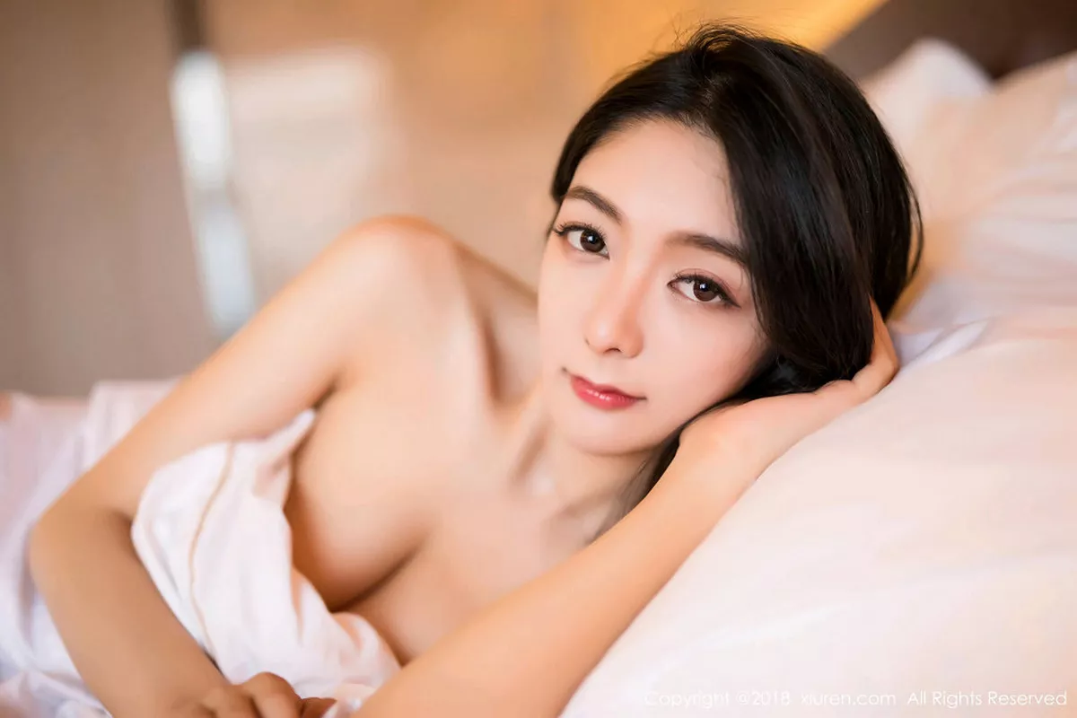 秀人集.com_[XiuRen秀人网]No.1292_嫩模Angela喜欢猫私房床上粉色真空睡衣秀完美身材诱惑写真55P