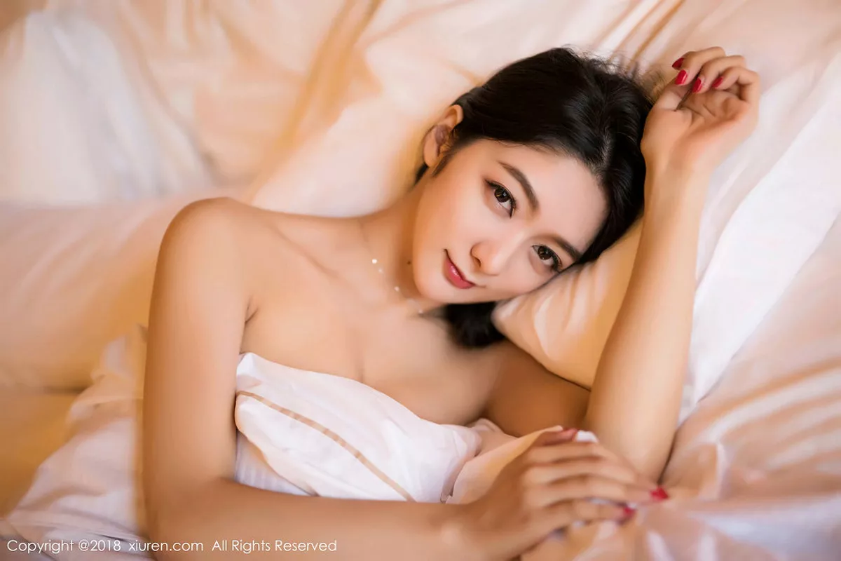 秀人集.com_[XiuRen秀人网]No.1292_嫩模Angela喜欢猫私房床上粉色真空睡衣秀完美身材诱惑写真55P