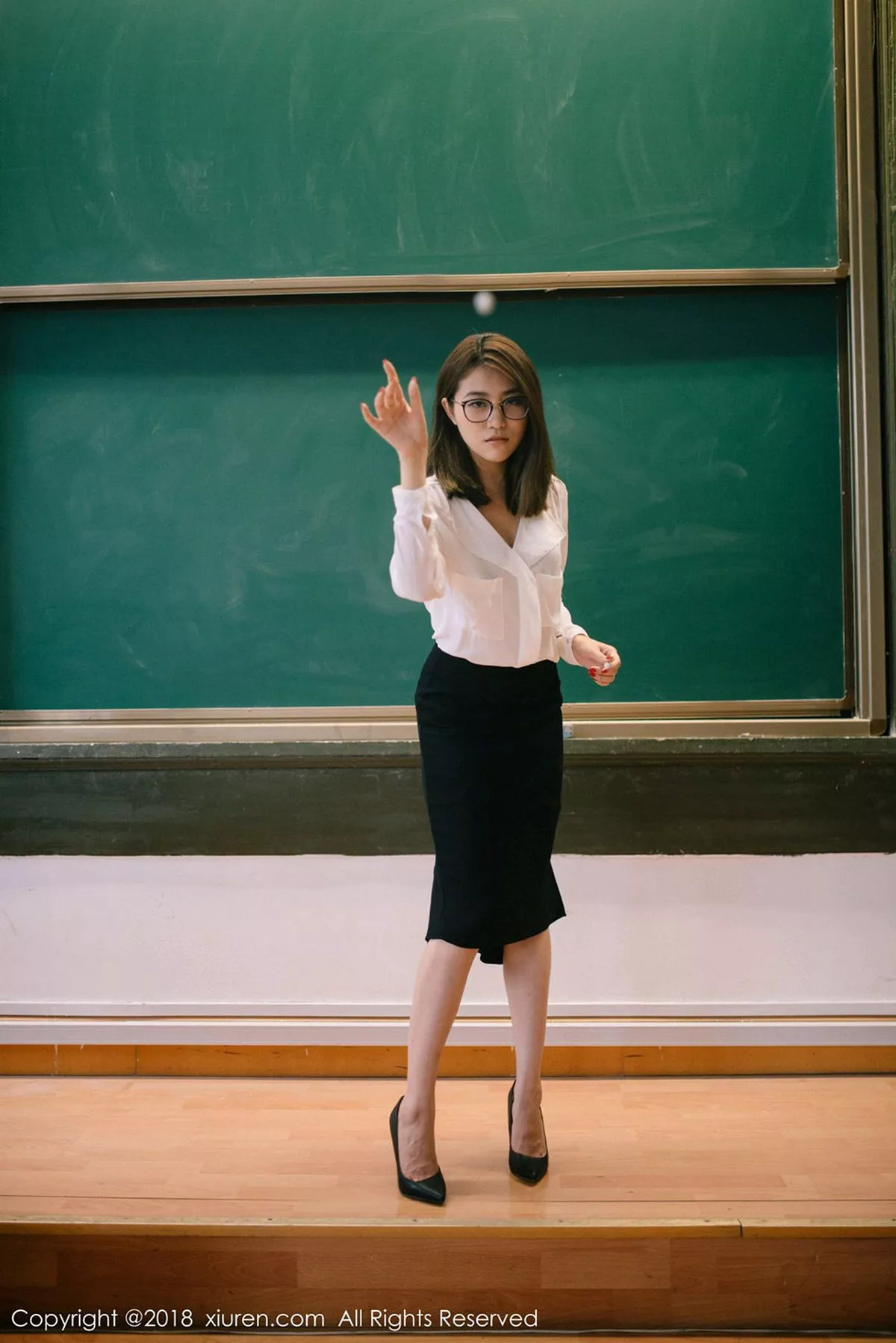 秀人集.com_[XiuRen秀人网]No.1267_女神许诺Sabrina性感教师制服白衬衣配黑短裙秀美腿写真44P