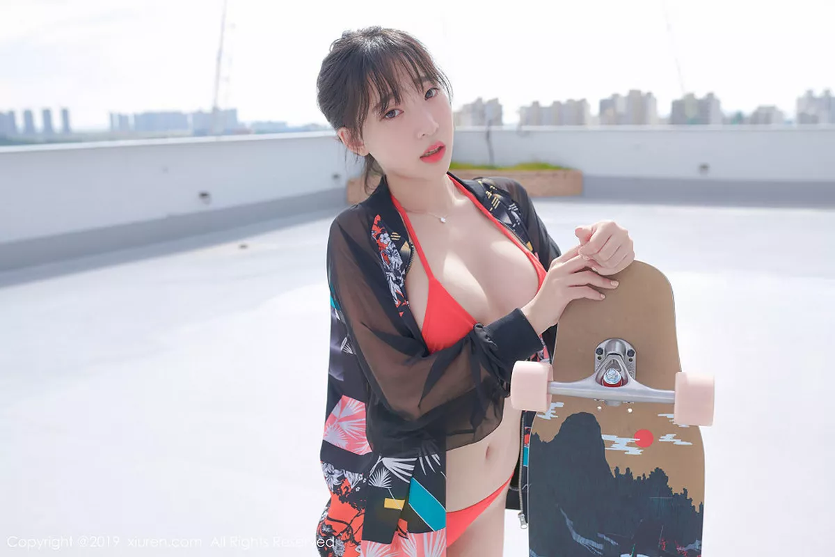 秀人集.com_[XiuRen秀人网]No.1304_模特_卿卿私房开背毛衣+户外红色比基尼秀完美身材性感写真49P