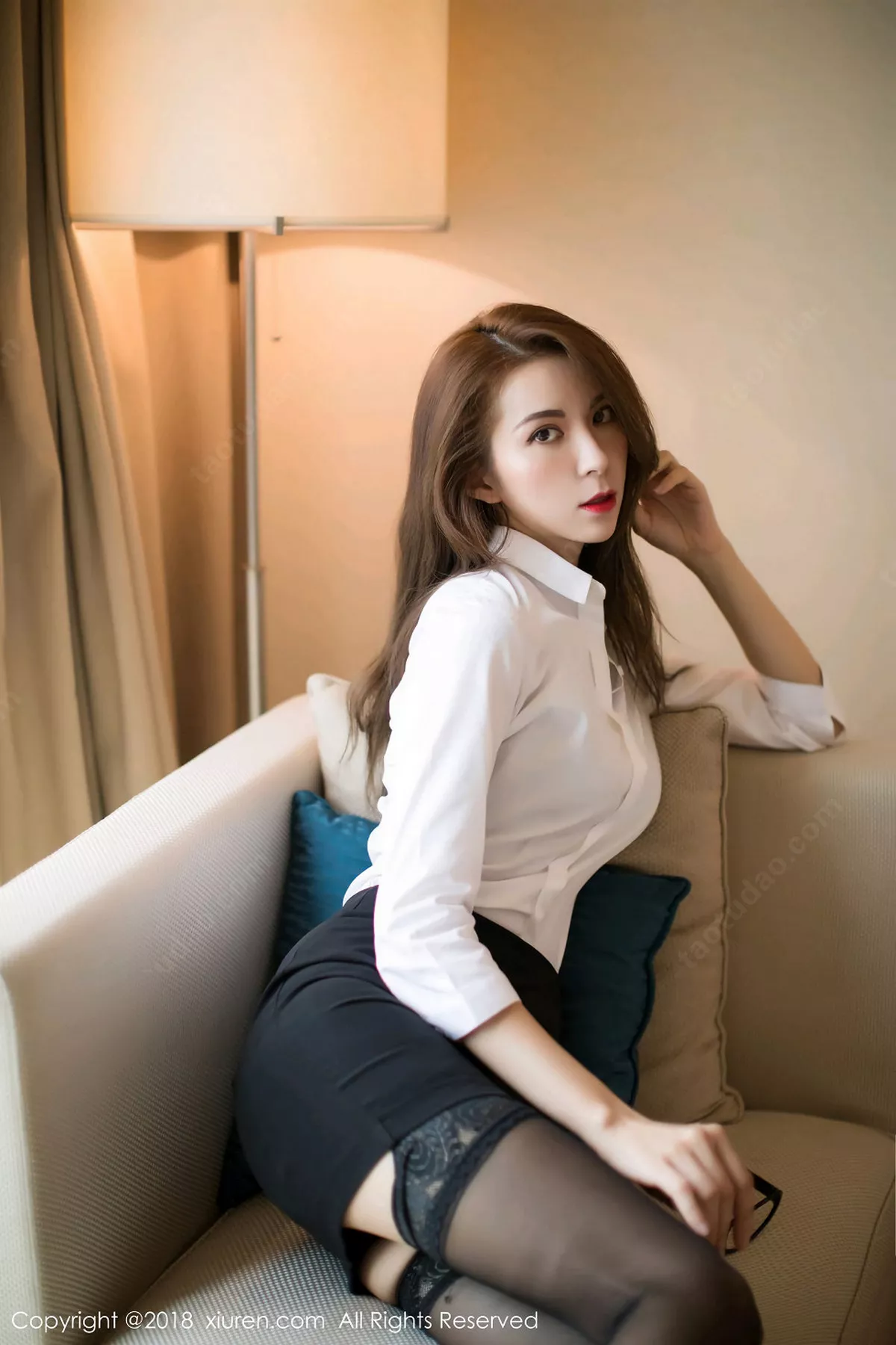 秀人集.com_[XiuRen秀人网]No.1290_气质美女Carry秘书OL白衬衣黑短裙配黑丝裤袜撩人诱惑写真66P