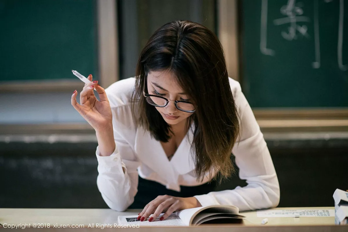 秀人集.com_[XiuRen秀人网]No.1267_女神许诺Sabrina性感教师制服白衬衣配黑短裙秀美腿写真44P