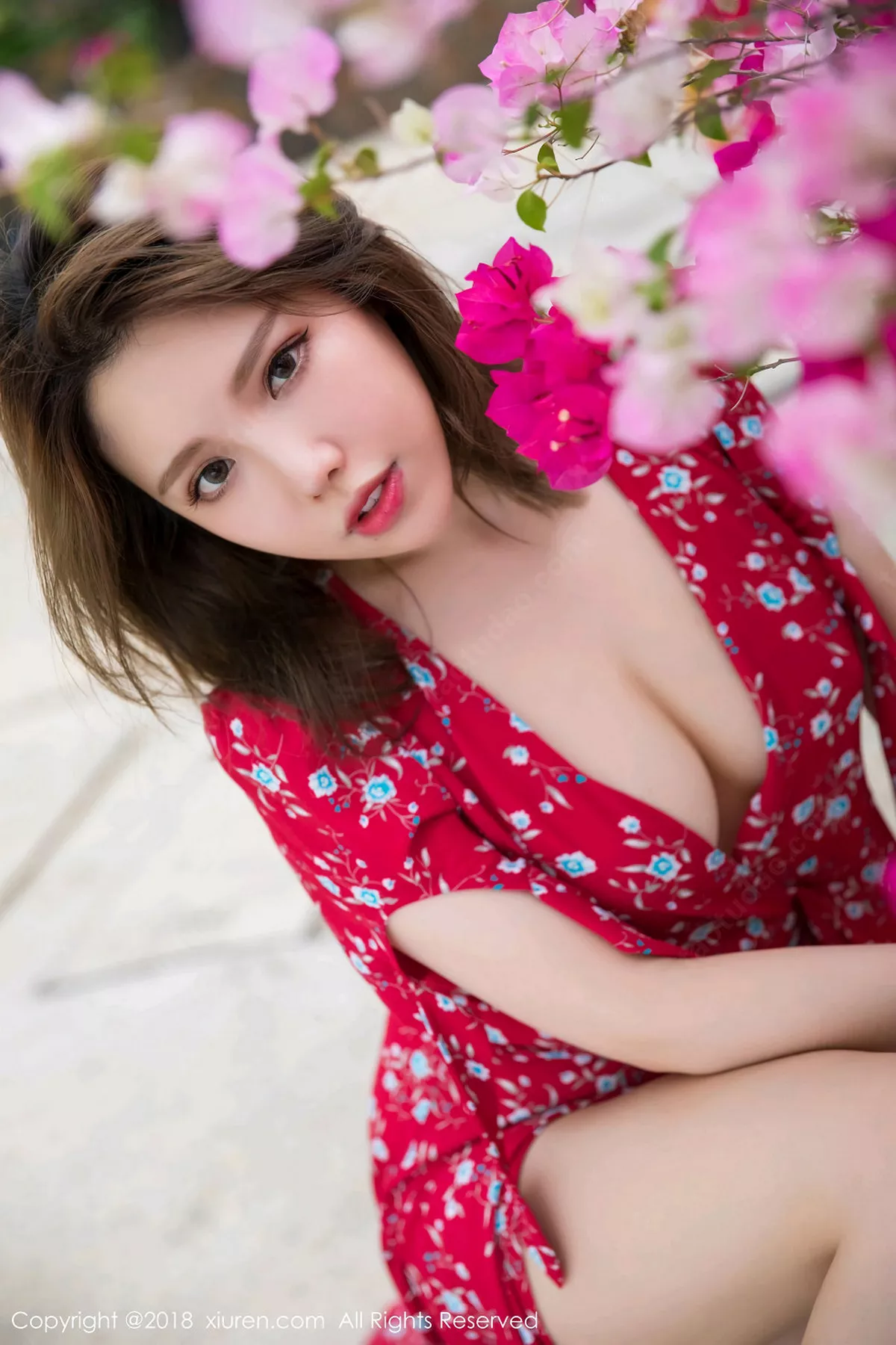 秀人集.com_[XiuRen秀人网]No.1284_女神黄乐然户外性感红色连身裙低胸露傲人豪乳妩媚诱惑写真51P