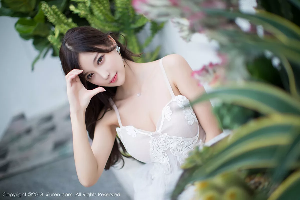 秀人集.com_[XiuRen秀人网]No.1296_女神杨晨晨sugar元旦特辑纯白吊带新娘连身裙甜美写真68P