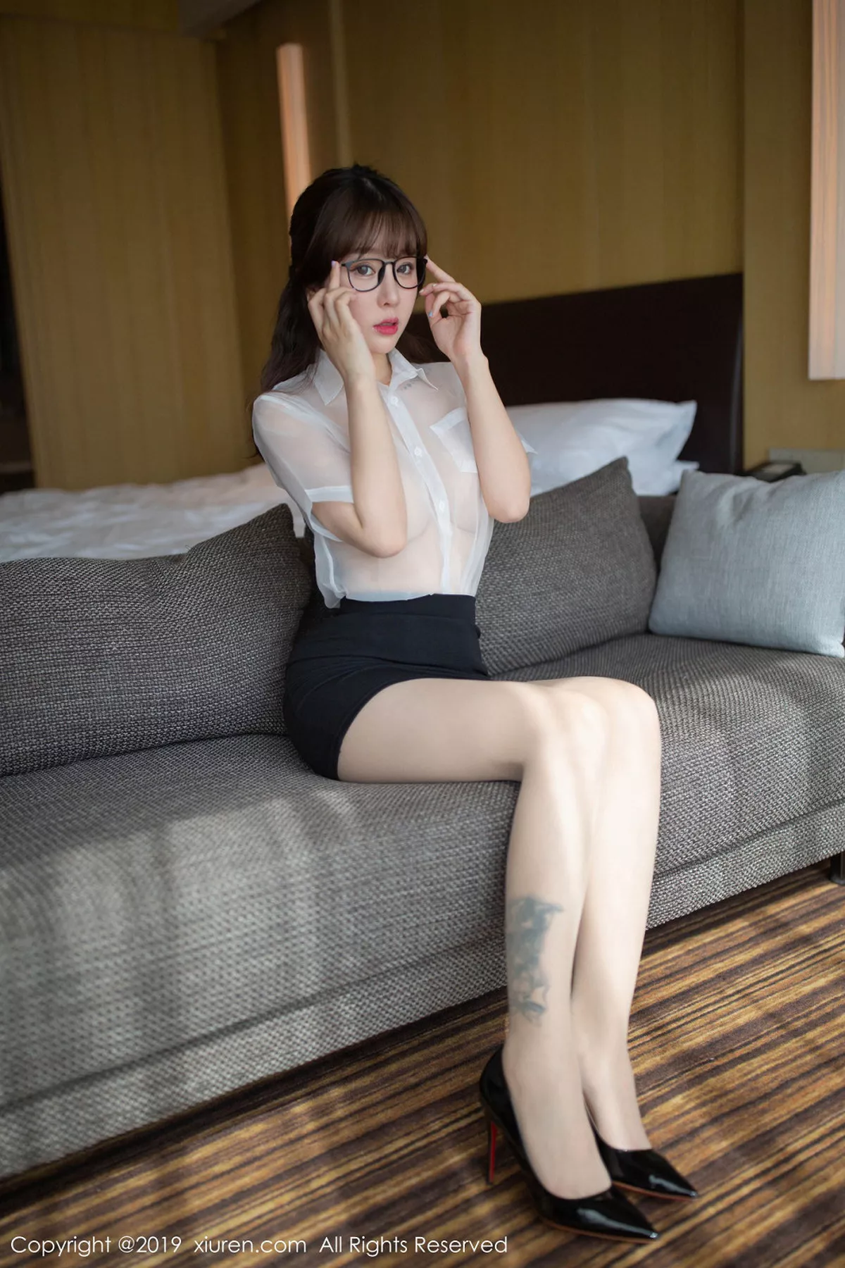 秀人集.com_[XiuRen秀人网]No.1498_女神王雨纯越南旅拍私房薄纱衬衣配无内肉丝裤袜惹火诱惑写真51P