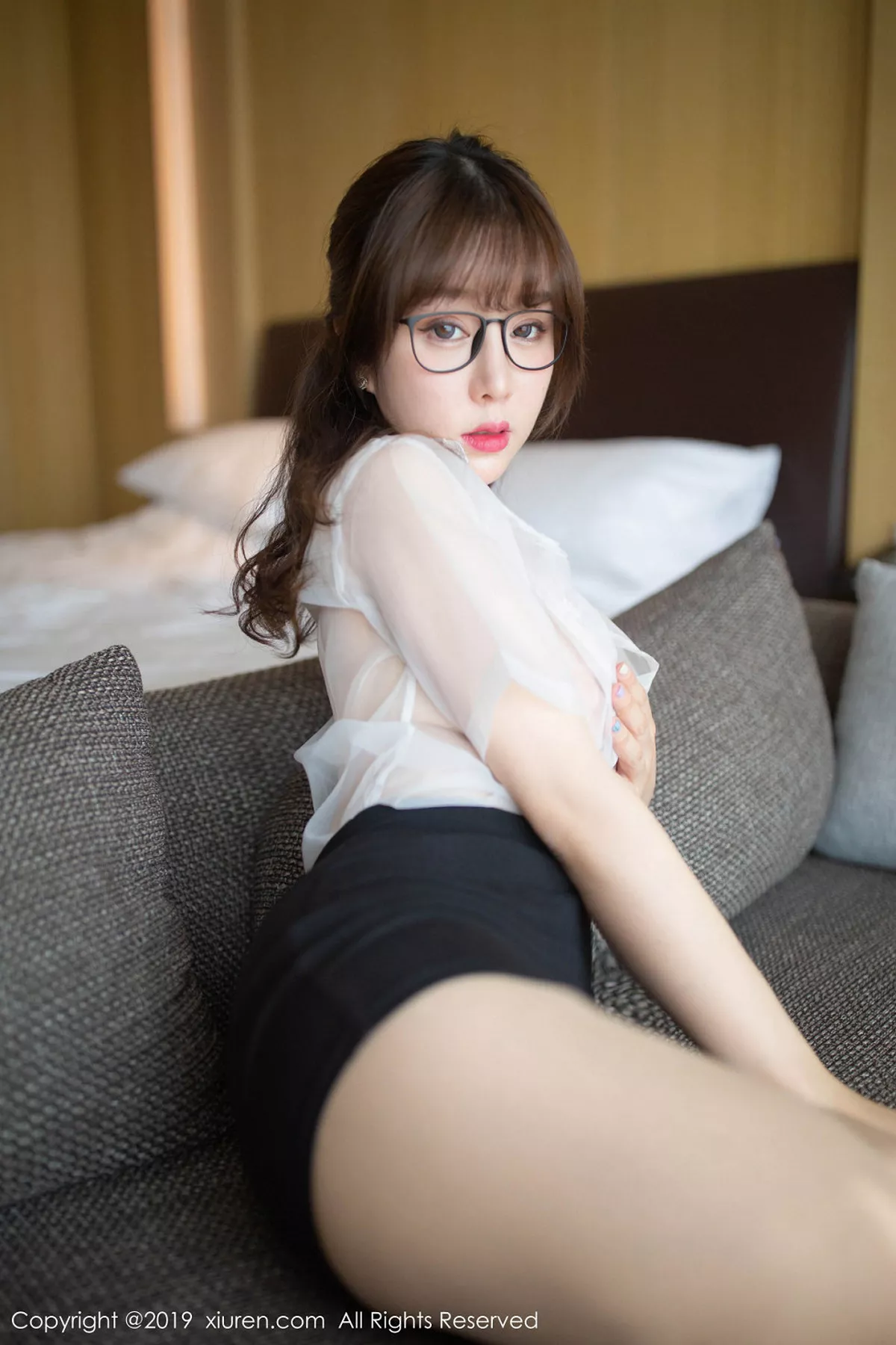 秀人集.com_[XiuRen秀人网]No.1498_女神王雨纯越南旅拍私房薄纱衬衣配无内肉丝裤袜惹火诱惑写真51P