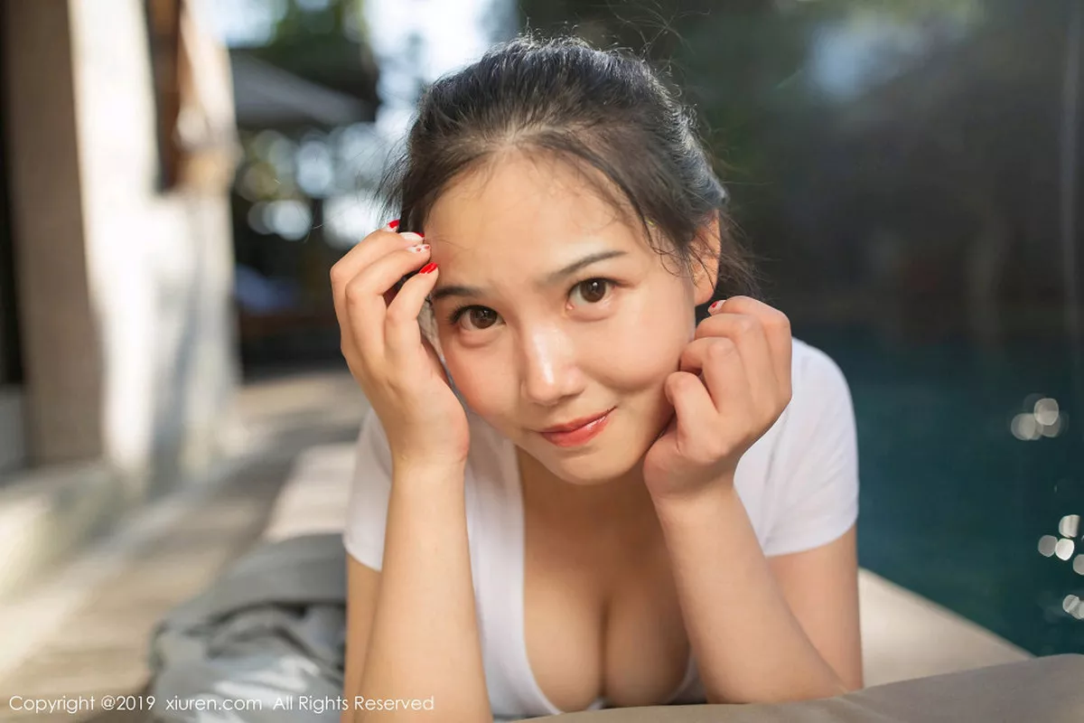 秀人集.com_[XiuRen秀人网]No.1586_女神徐微微mia巴厘岛旅拍泳池边白色抹胸内衣配蕾丝袜诱惑写真93P