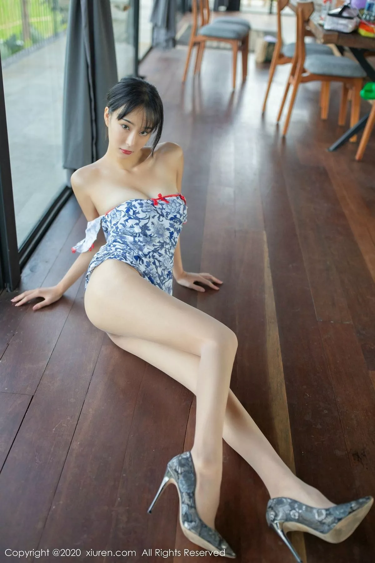 秀人集.com_[XiuRen秀人网]No.2050_嫩模蓝夏Akasha巴厘岛旅拍私房青花瓷旗袍配超薄肉丝诱惑写真46P