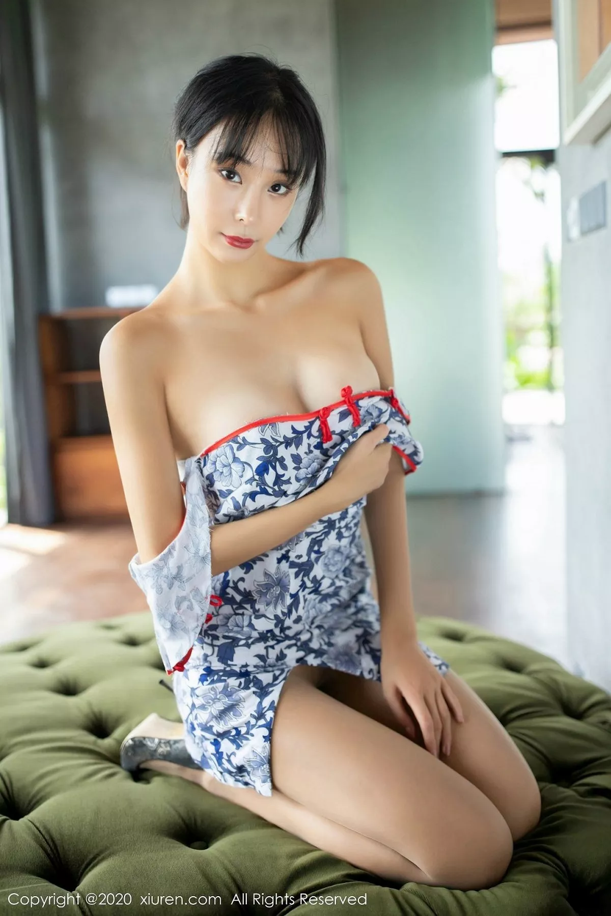 秀人集.com_[XiuRen秀人网]No.2050_嫩模蓝夏Akasha巴厘岛旅拍私房青花瓷旗袍配超薄肉丝诱惑写真46P