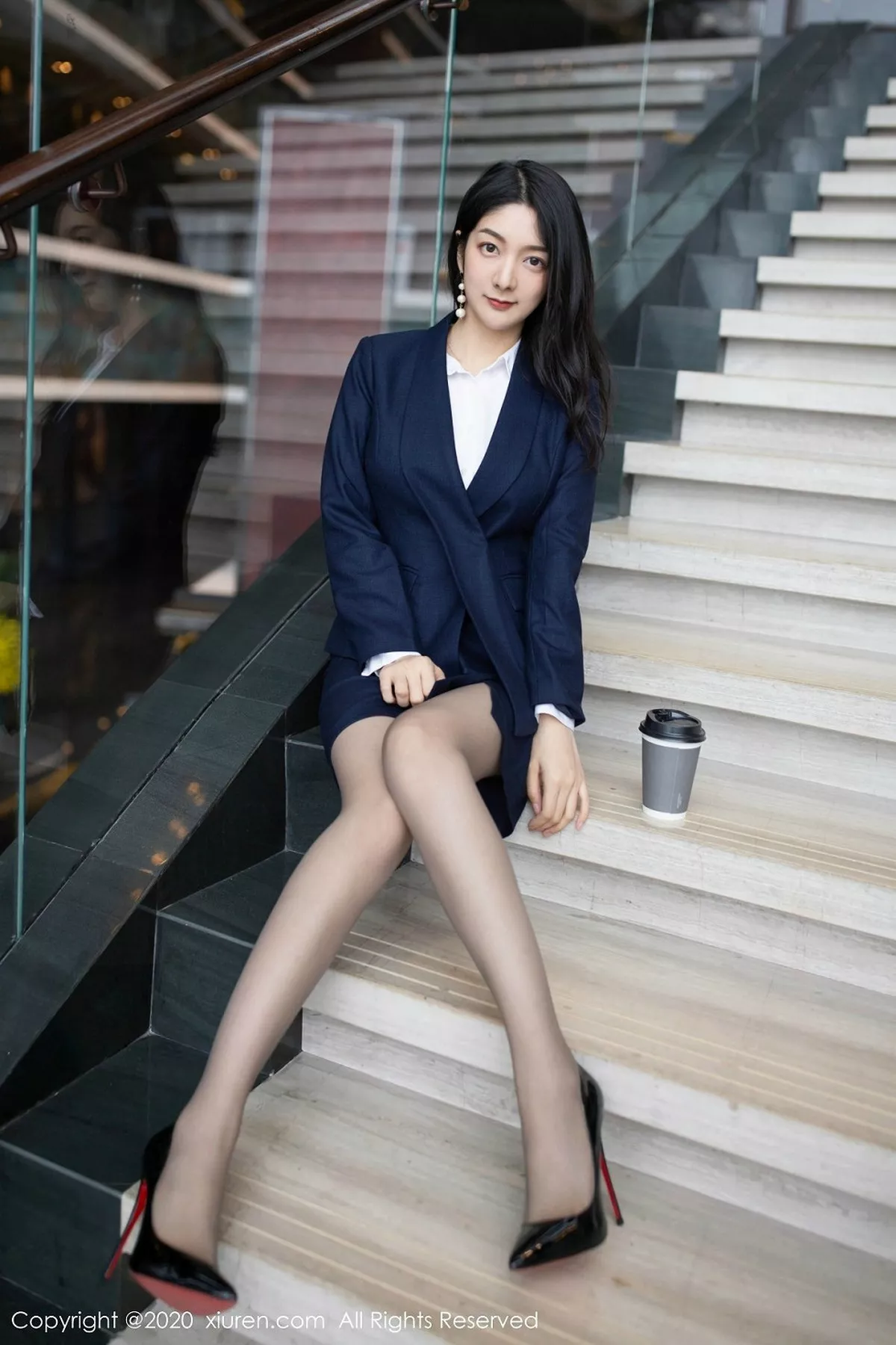 秀人集.com_[XiuRen秀人网]No.2056_嫩模Angela小热巴职业白领主题性感白衬衣配短裙半脱诱惑写真60P