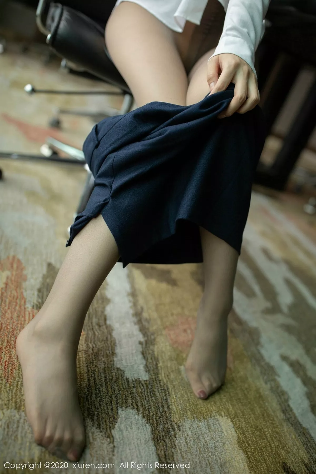 秀人集.com_[XiuRen秀人网]No.2056_嫩模Angela小热巴职业白领主题性感白衬衣配短裙半脱诱惑写真60P