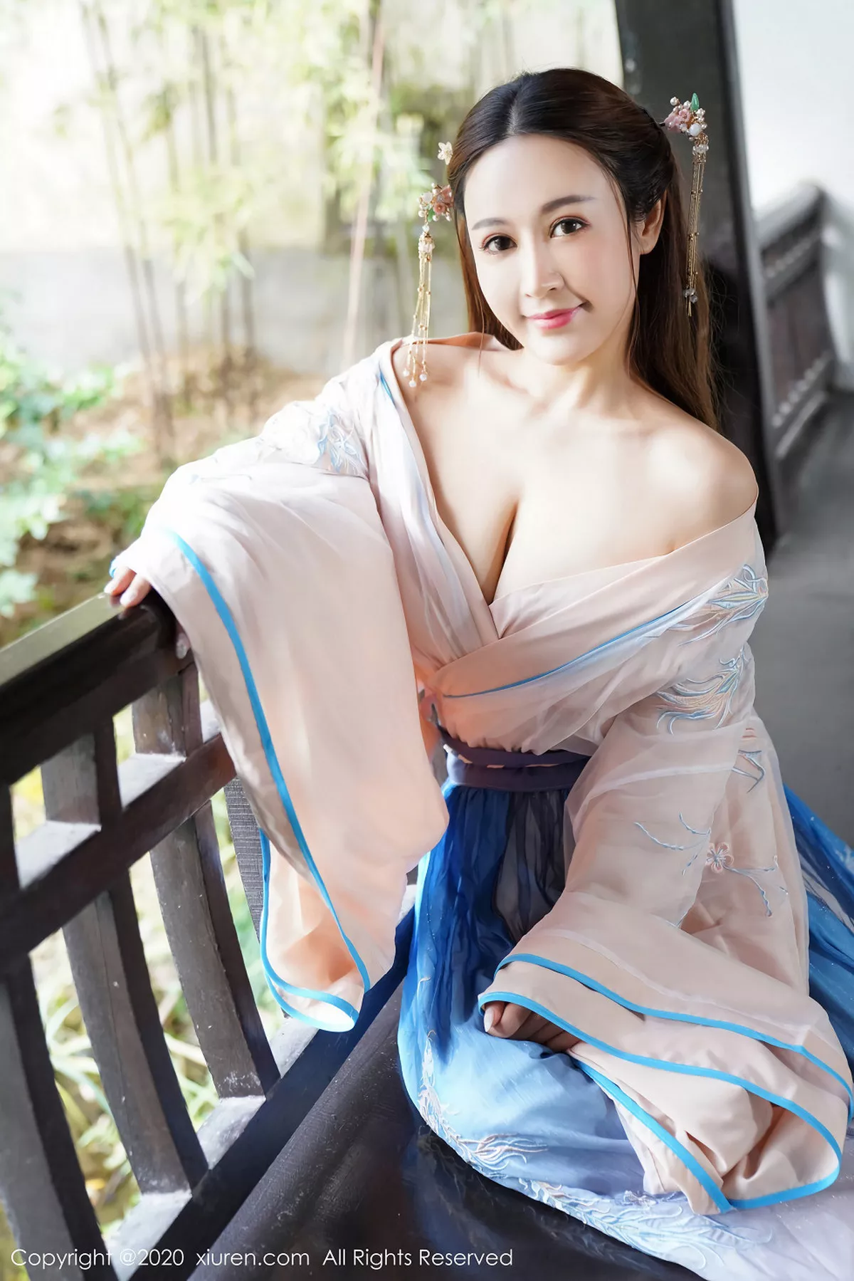秀人集.com_[XiuRen秀人网]No.1983_嫩模周井空室外园林古装服饰半脱秀火辣身材撩人诱惑写真41P