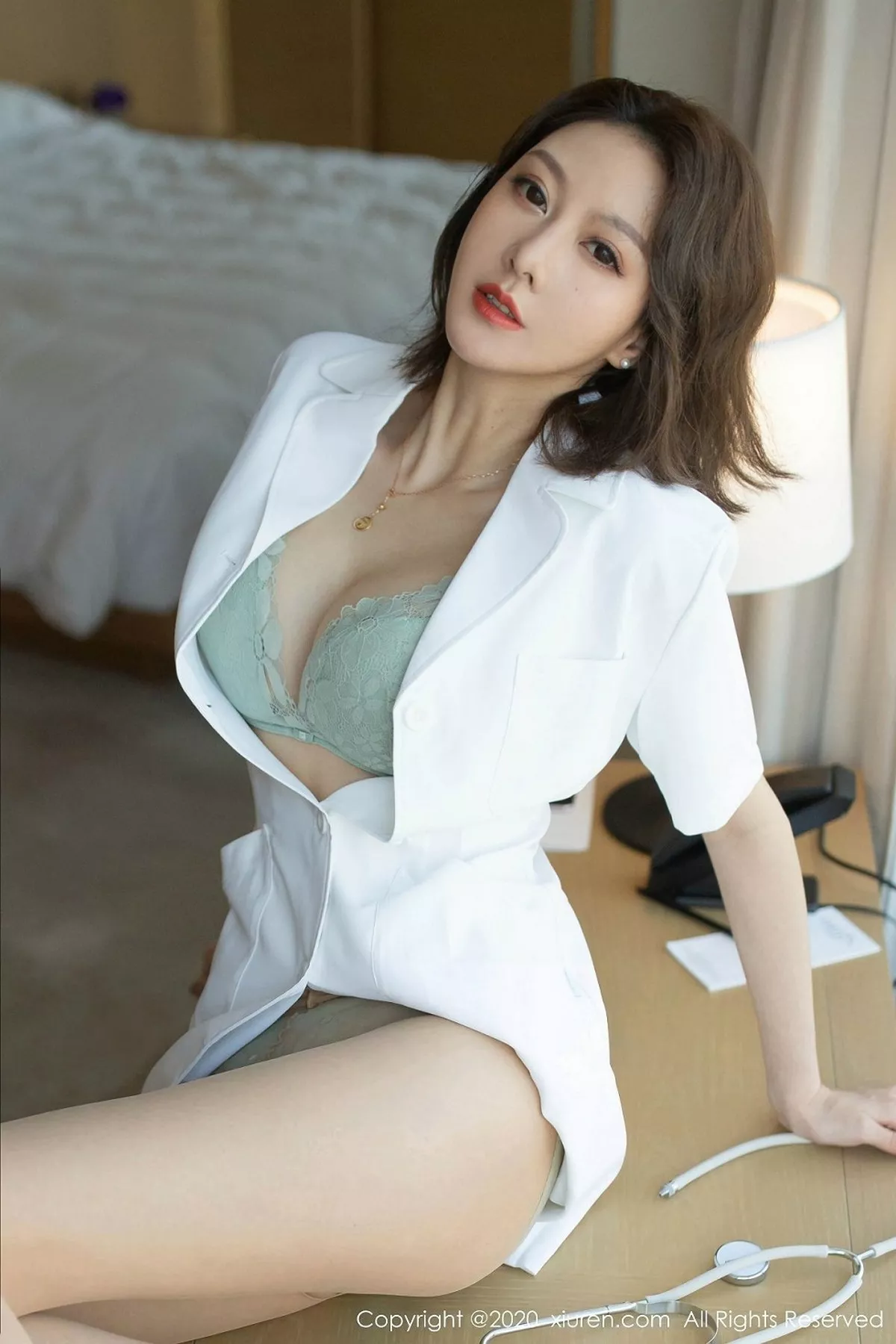 秀人集.com_[XiuRen秀人网]No.2199_气质女神艺轩家庭医生主题性感内衣配开档肉丝撩人诱惑写真73P