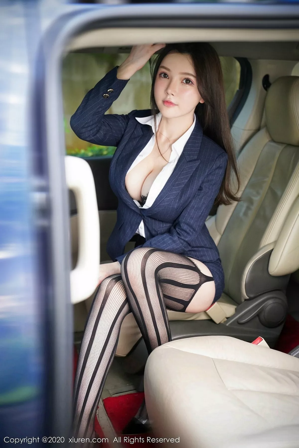 秀人集.com_[XiuRen秀人网]No.2209_嫩模糯美子Mini三亚旅拍性感秘书车拍主题傲人豪乳诱惑写真108P