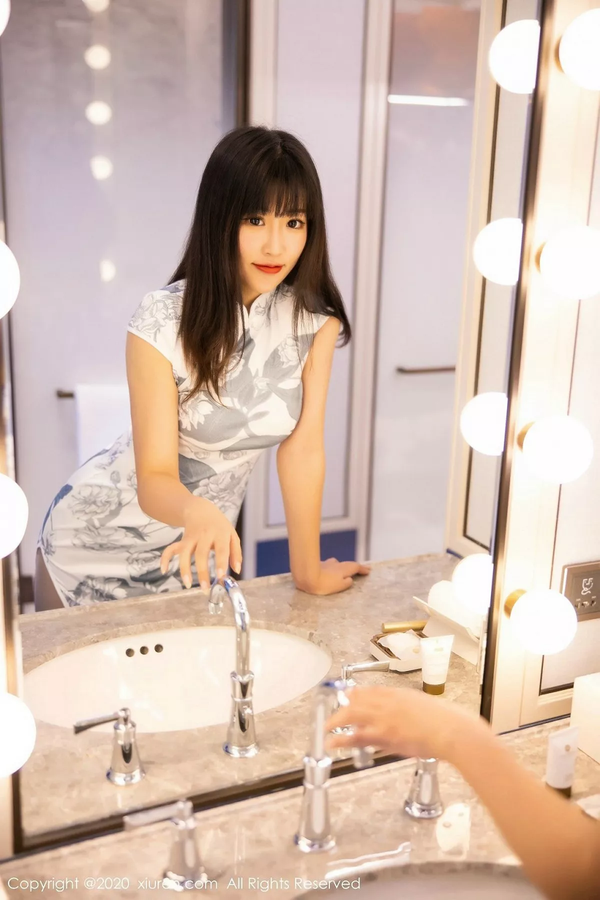 秀人集.com_[XiuRen秀人网]No.2211_嫩模童千艺cara私房韵味旗袍配无内肉丝裤袜秀翘臀美腿写真73P