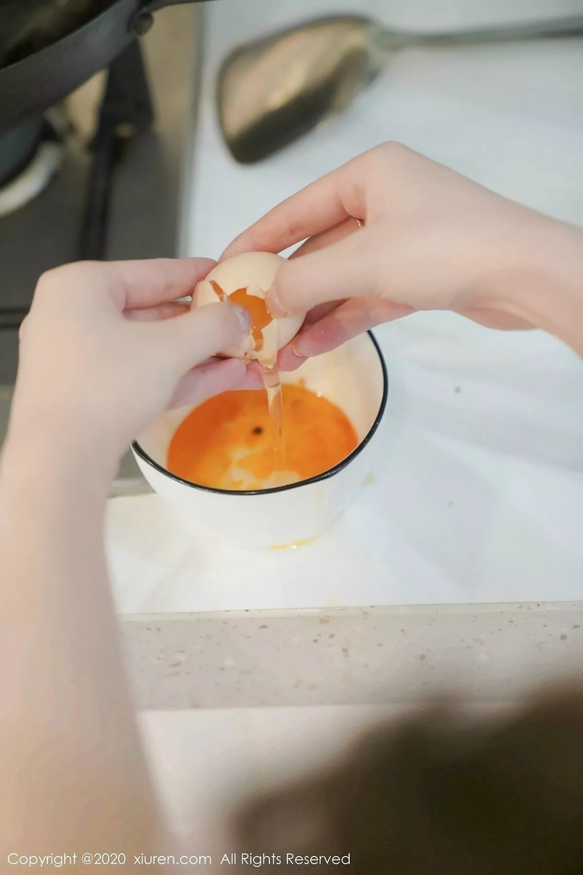 秀人集.com_[XiuRen秀人网]No.2186_女神糯美子Mini三亚旅拍性感厨娘主题粉色薄纱真空秀豪乳诱惑写真100P