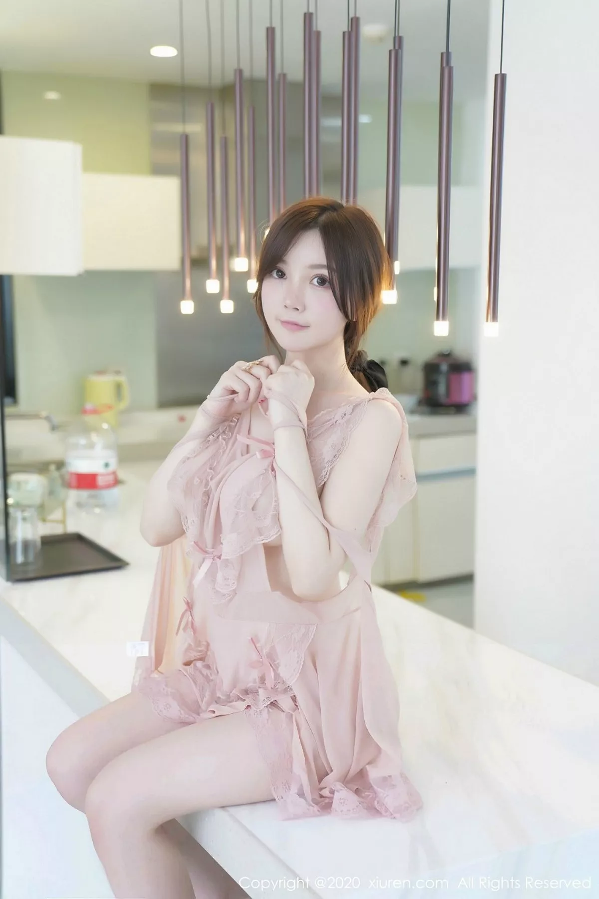 秀人集.com_[XiuRen秀人网]No.2186_女神糯美子Mini三亚旅拍性感厨娘主题粉色薄纱真空秀豪乳诱惑写真100P
