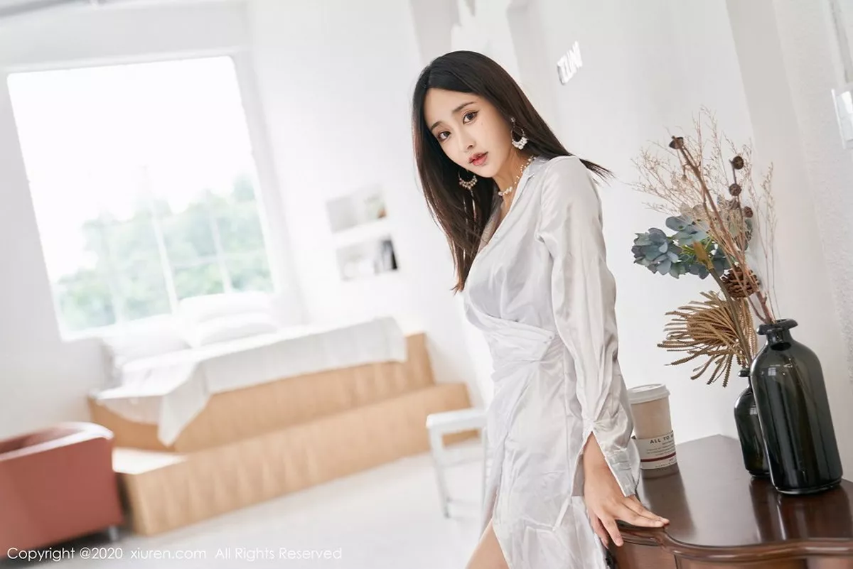 秀人集.com_[XiuRen秀人网]No.2273_嫩模林子欣Freya心愿旅拍白色睡衣配肉丝裤袜睡美人姿势诱惑写真55P