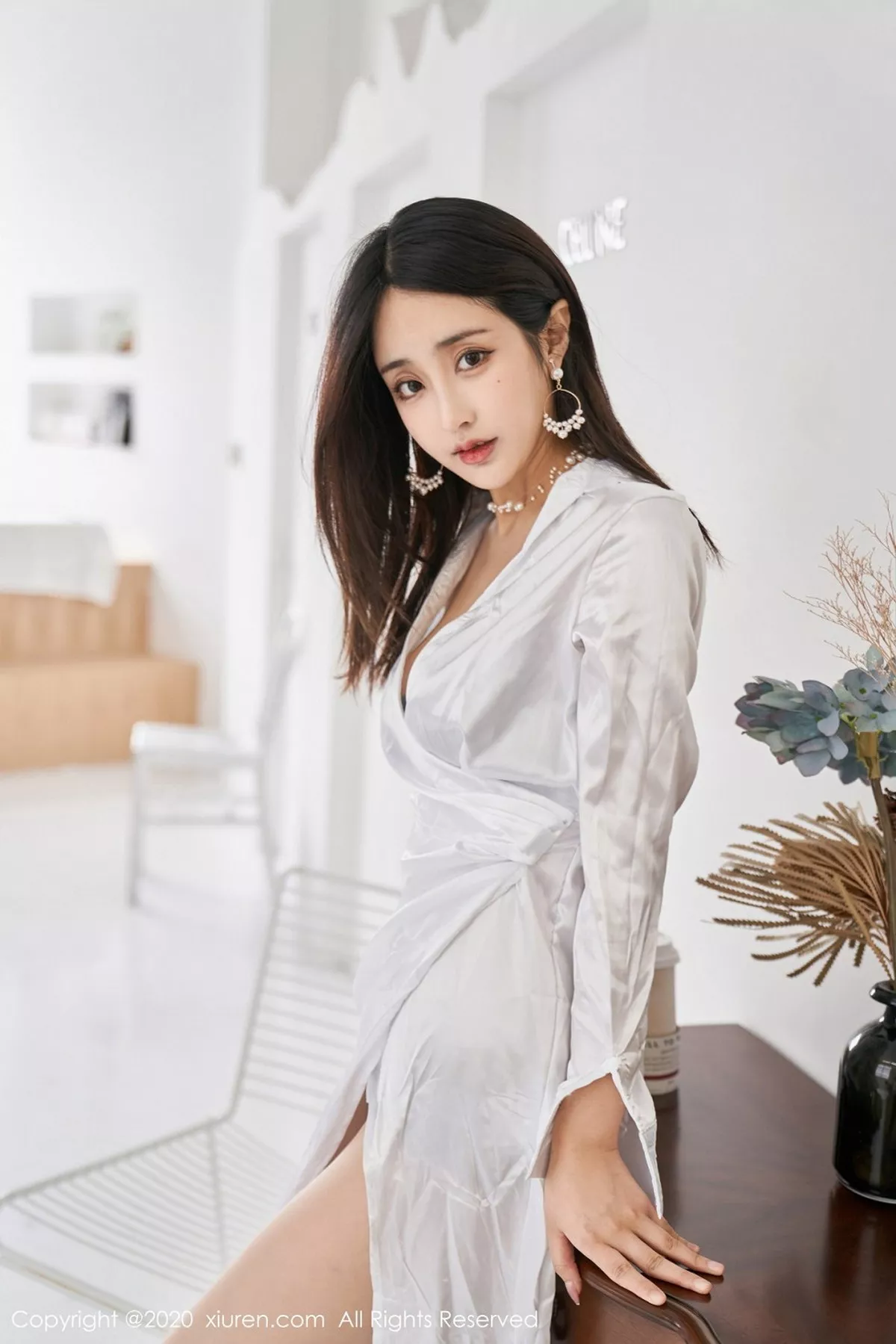 秀人集.com_[XiuRen秀人网]No.2273_嫩模林子欣Freya心愿旅拍白色睡衣配肉丝裤袜睡美人姿势诱惑写真55P
