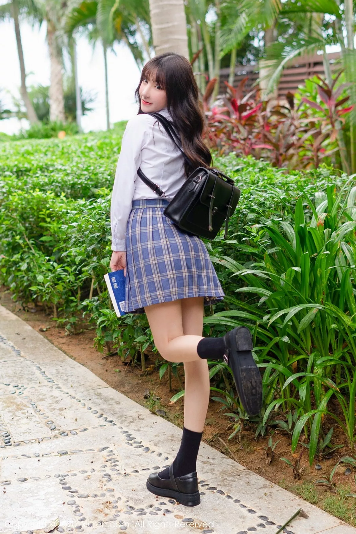 秀人集.com_[XiuRen秀人网]No.2290_女神周于希Sandy三亚旅拍清纯学生制服半脱露性感内衣诱惑写真68P