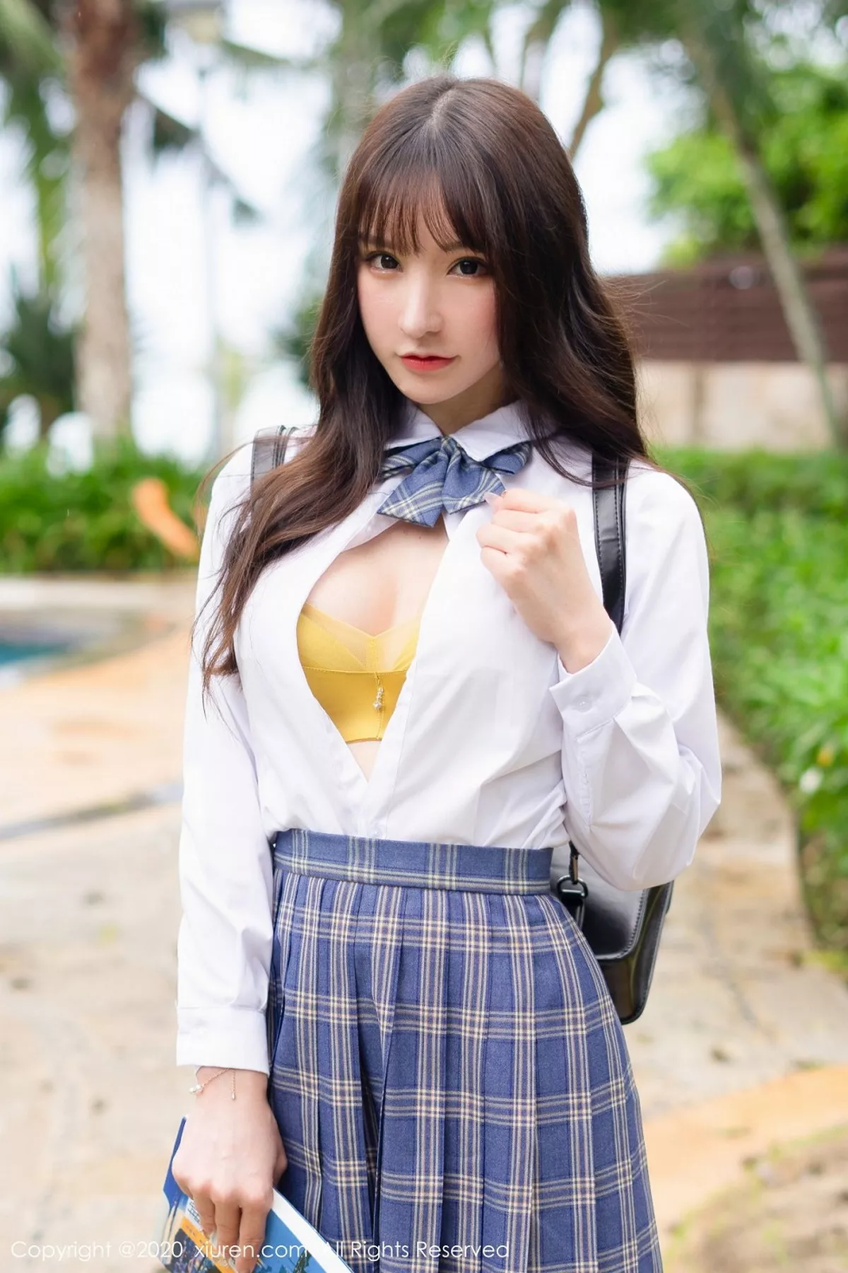 秀人集.com_[XiuRen秀人网]No.2290_女神周于希Sandy三亚旅拍清纯学生制服半脱露性感内衣诱惑写真68P